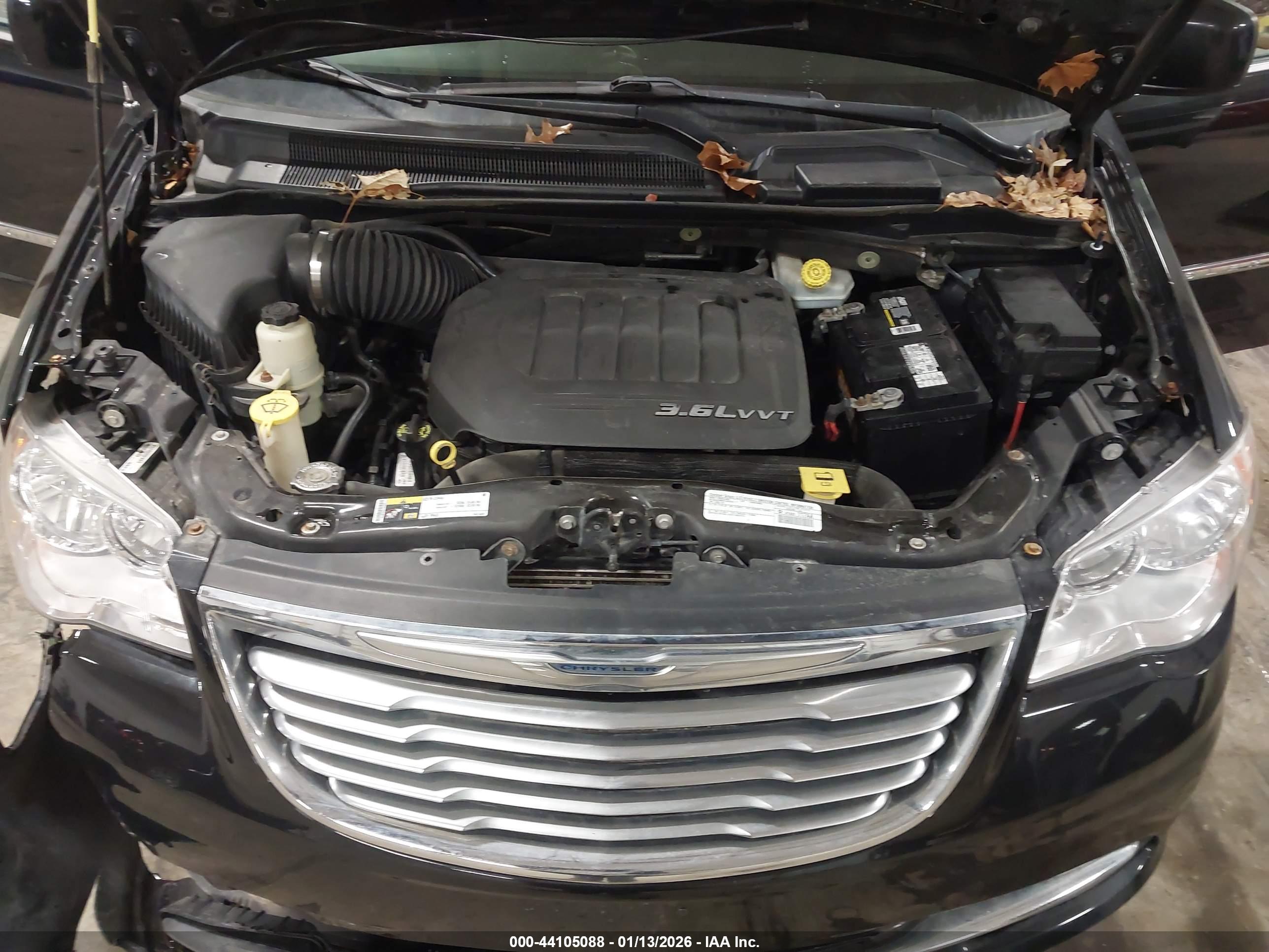 CHRYSLER TOWN image 10
