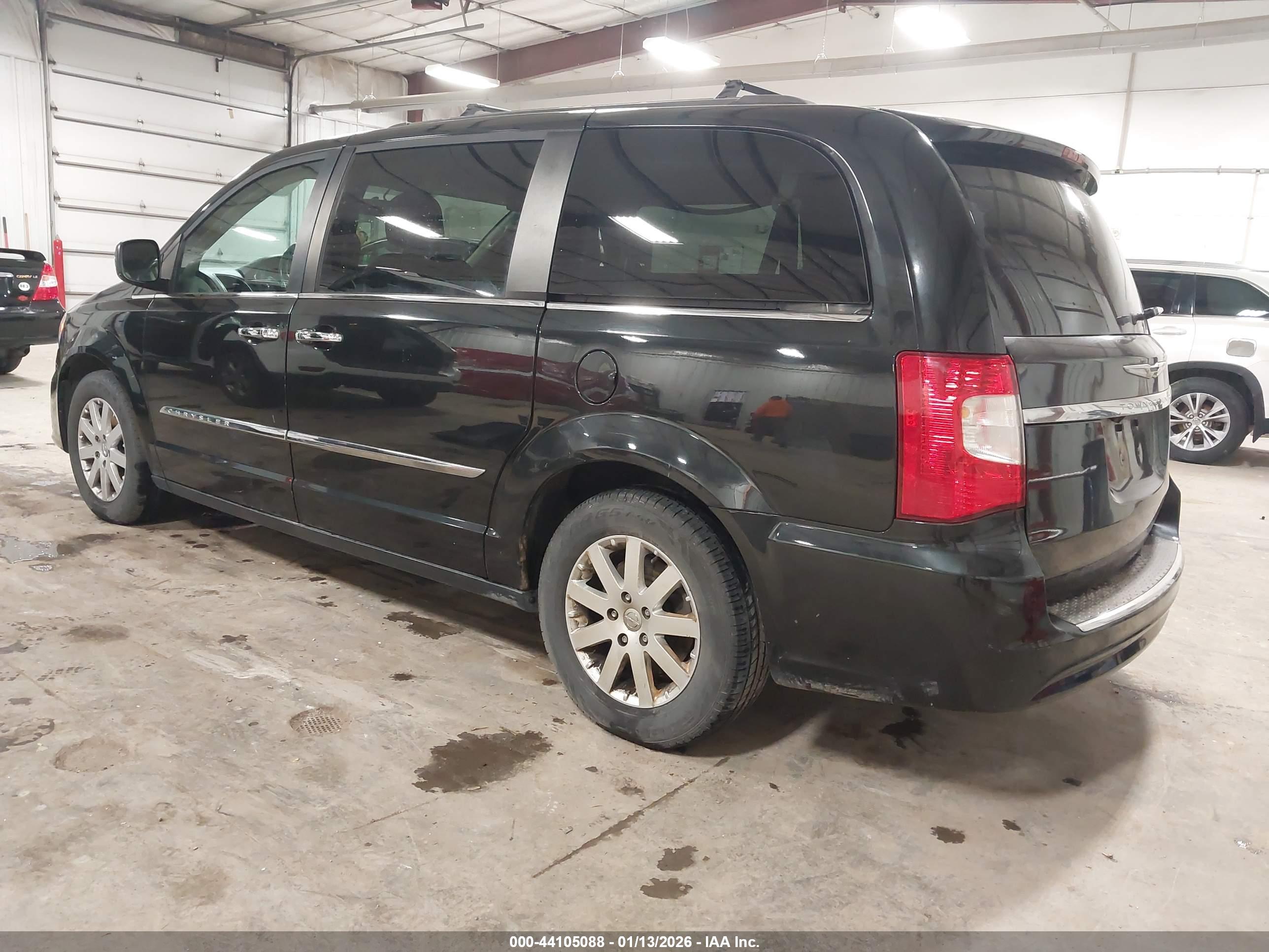 CHRYSLER TOWN image 3