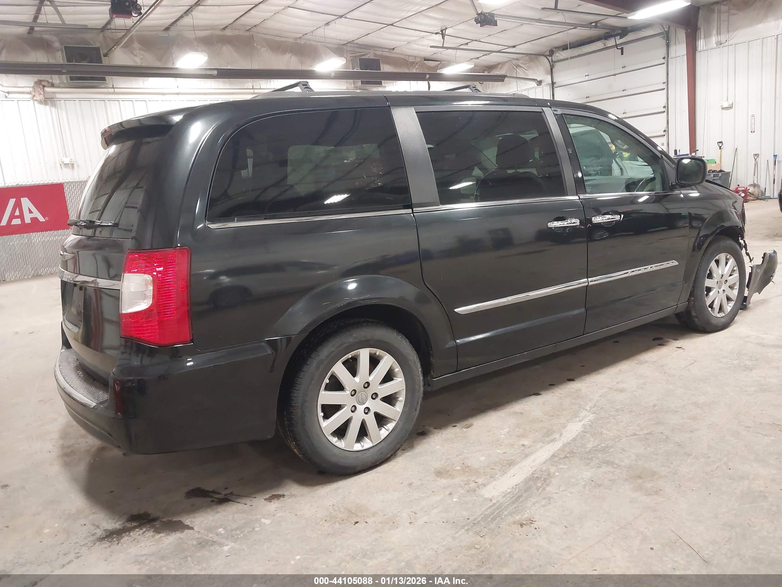 CHRYSLER TOWN image 4