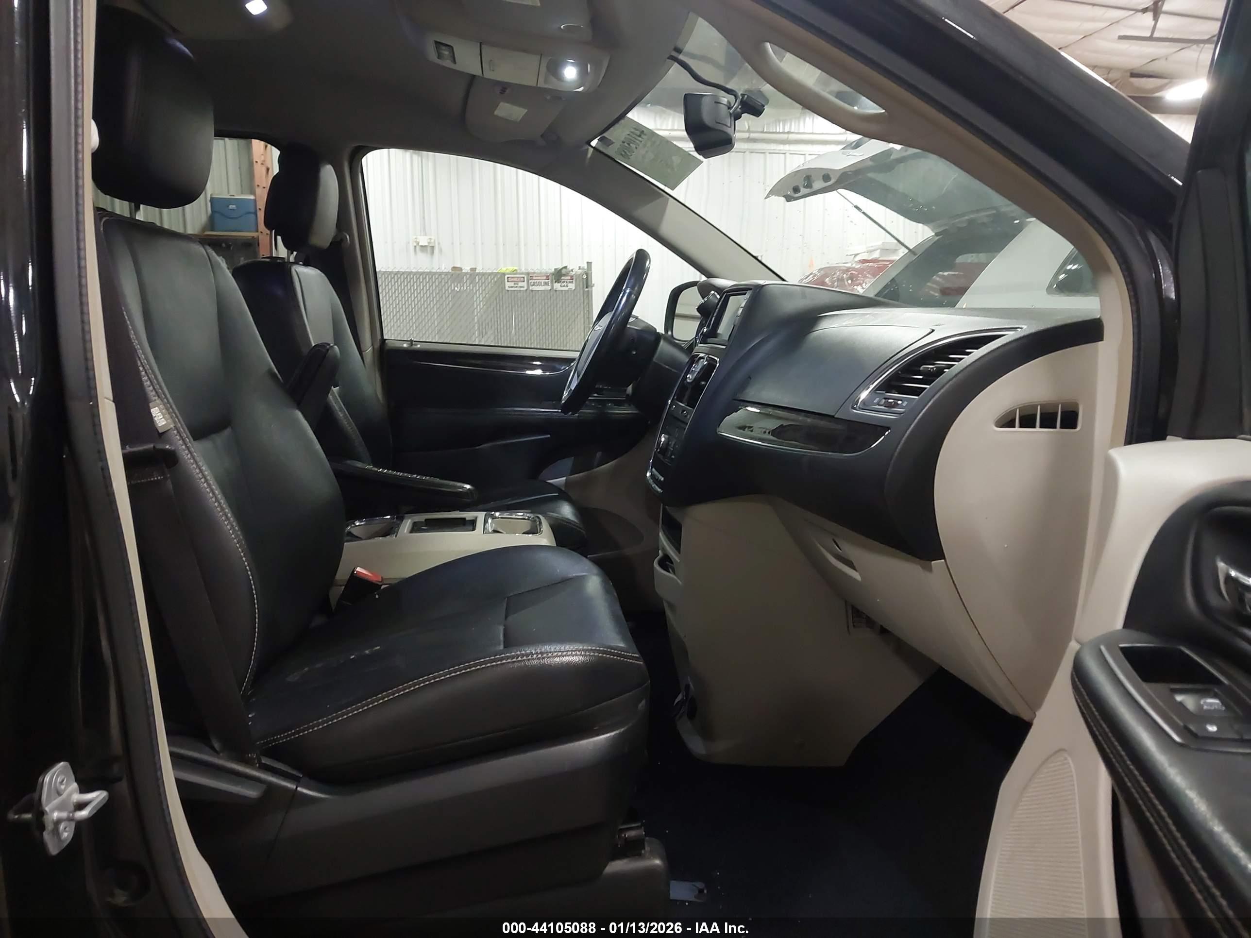 CHRYSLER TOWN image 5