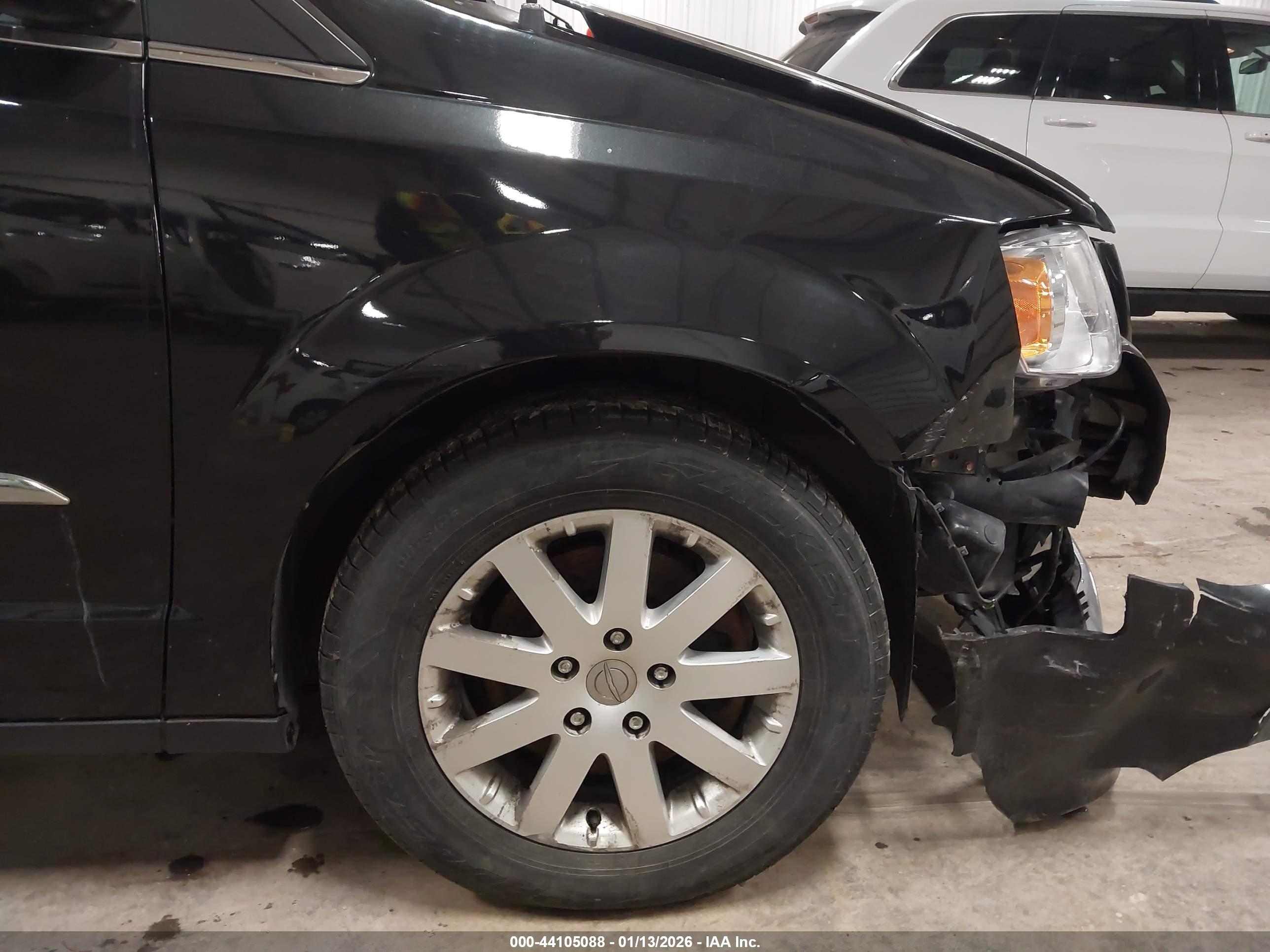 CHRYSLER TOWN image 6