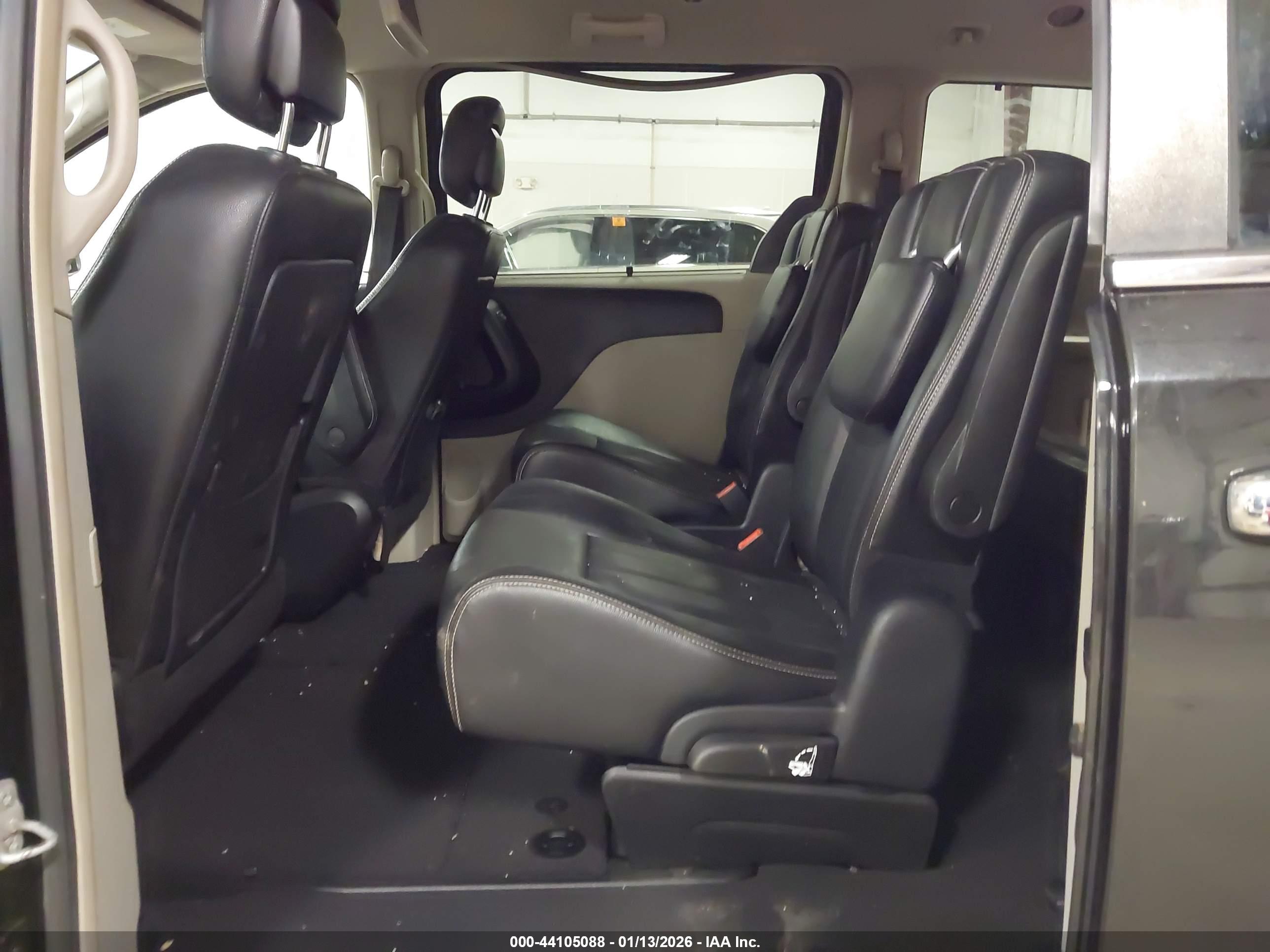 CHRYSLER TOWN image 8