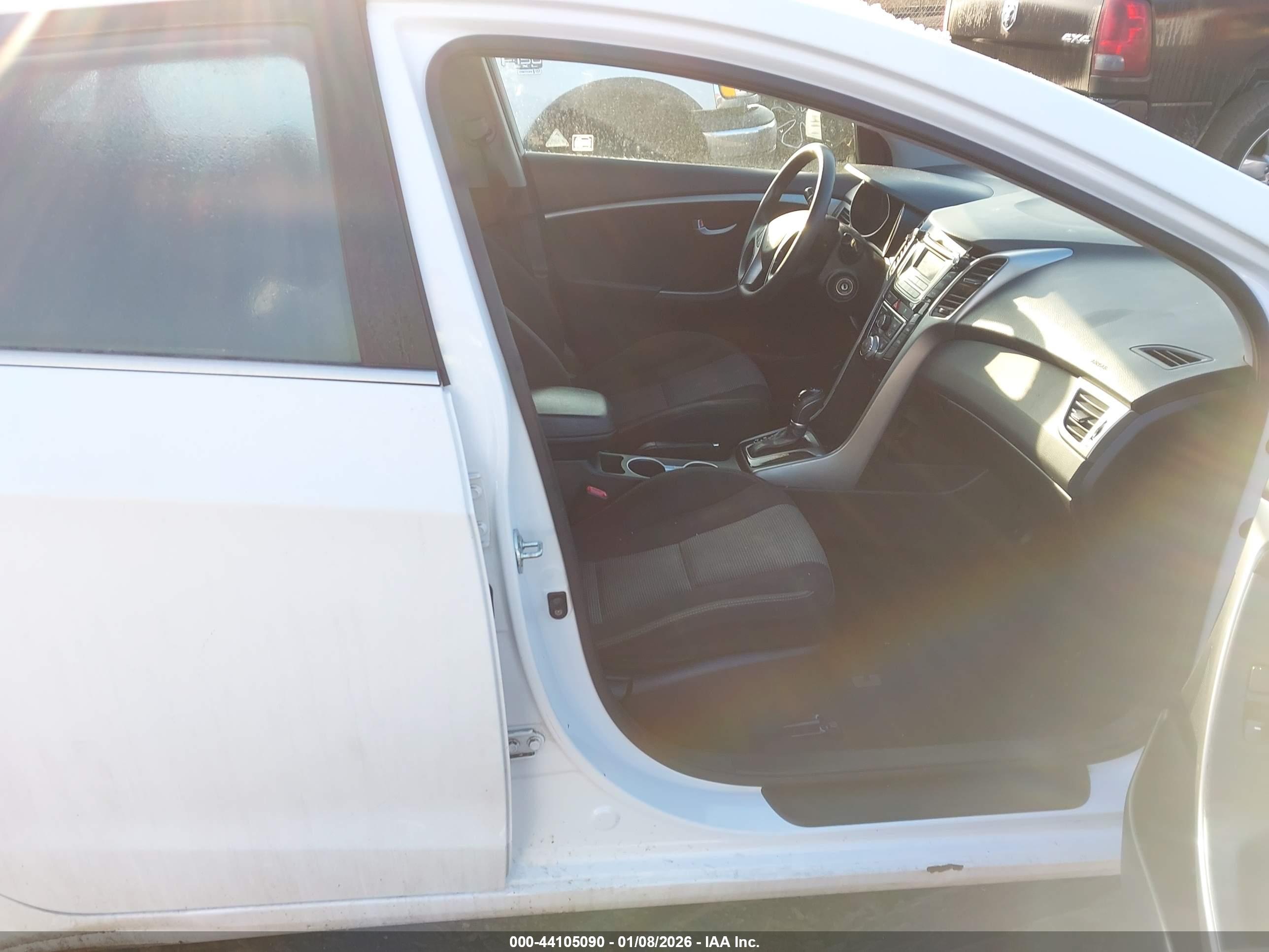 HYUNDAI ELANTRA image 5