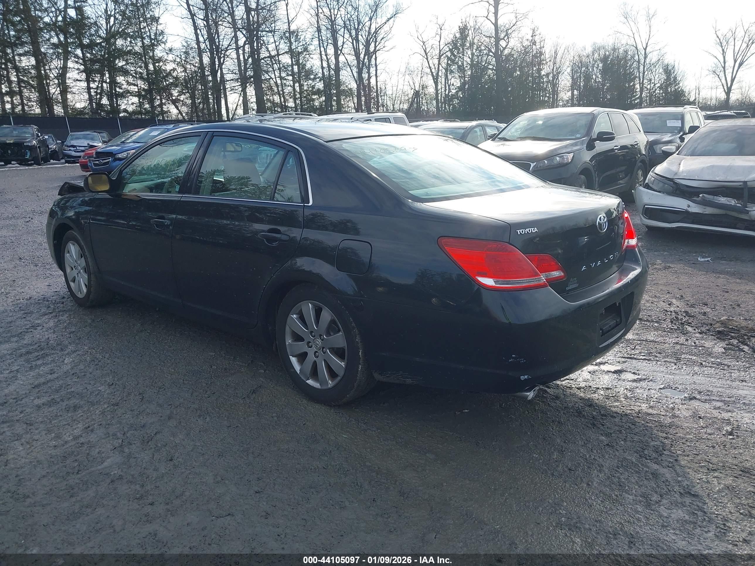 TOYOTA AVALON image 3