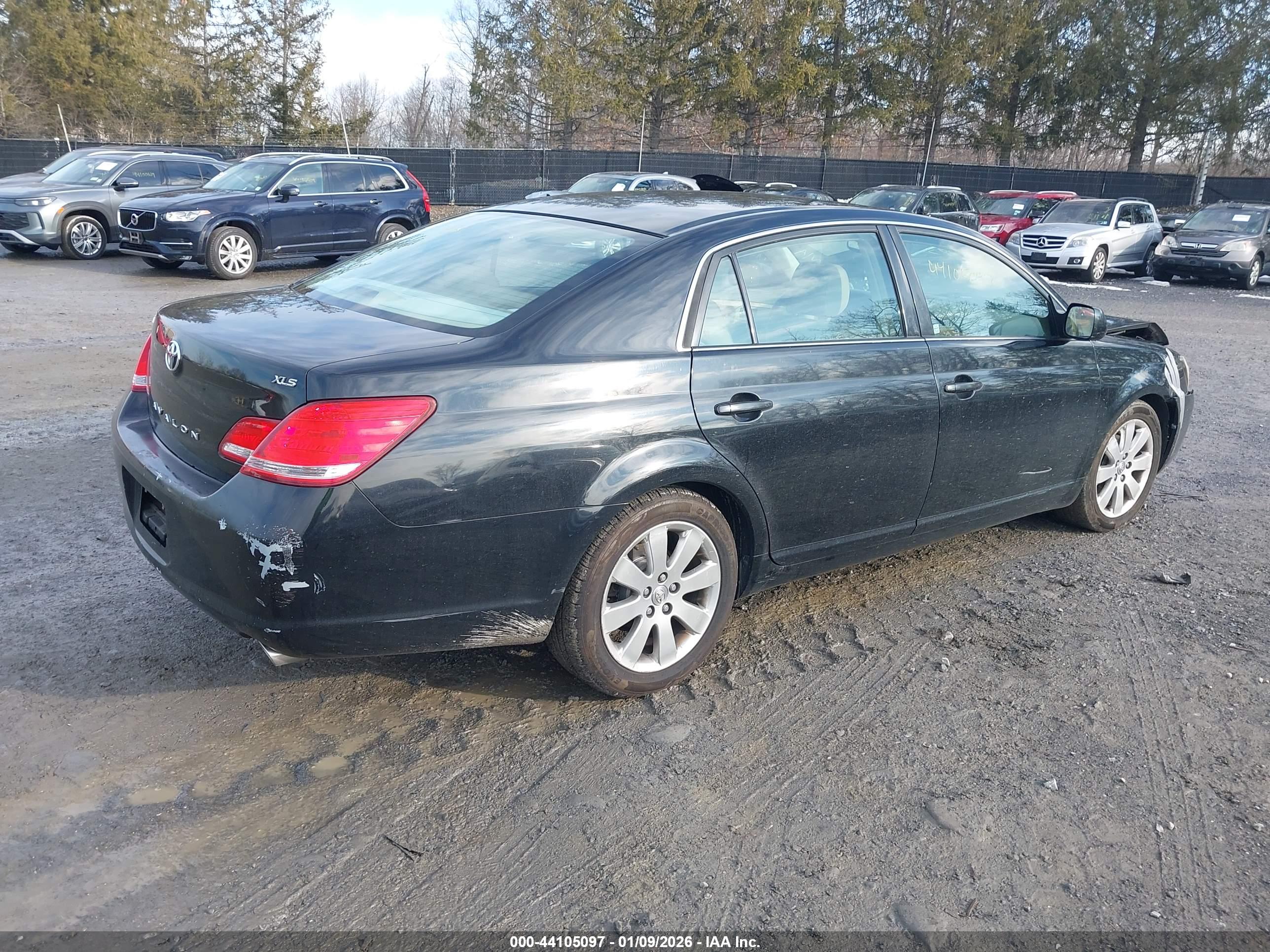 TOYOTA AVALON image 4