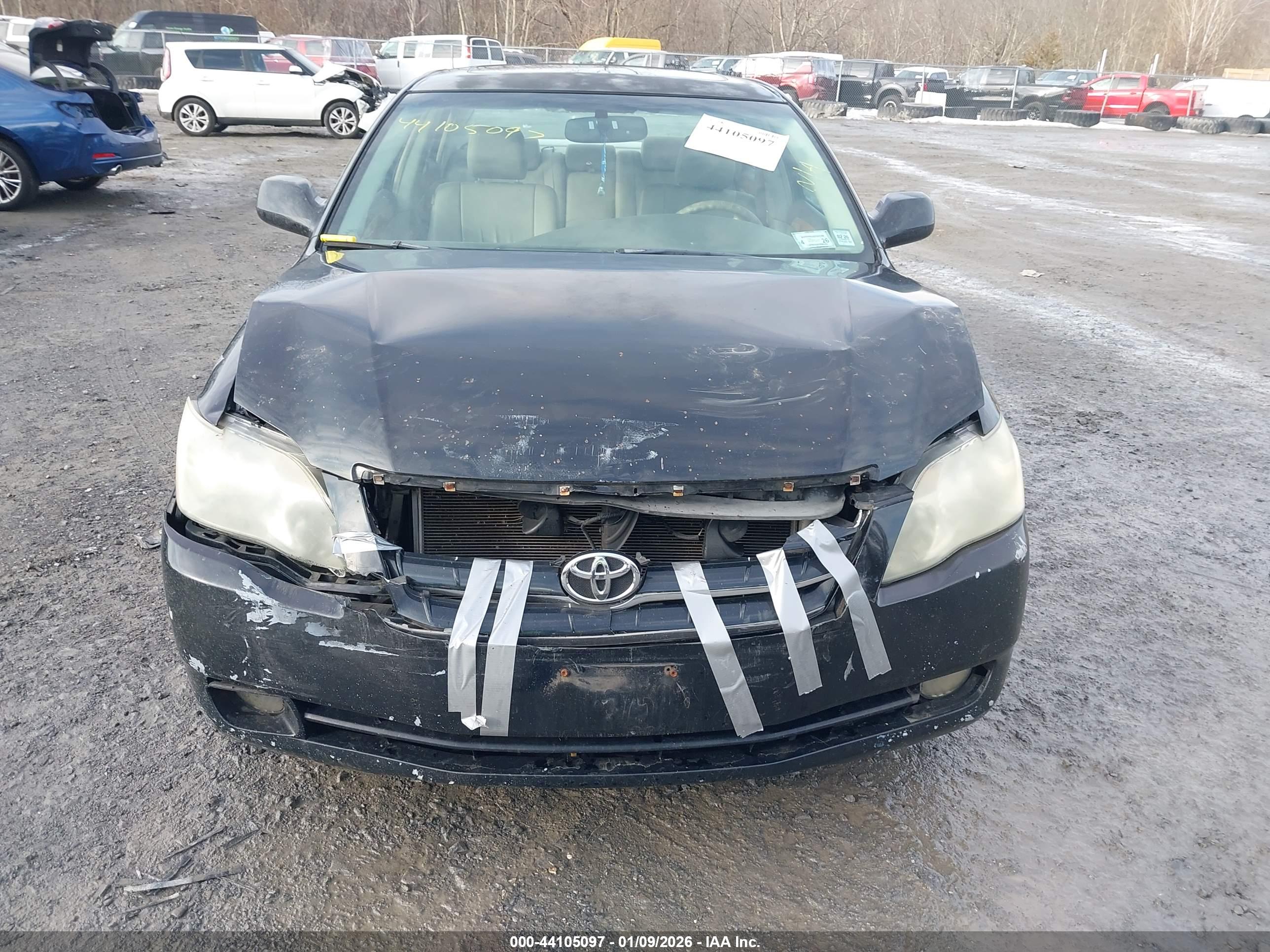 TOYOTA AVALON image 6