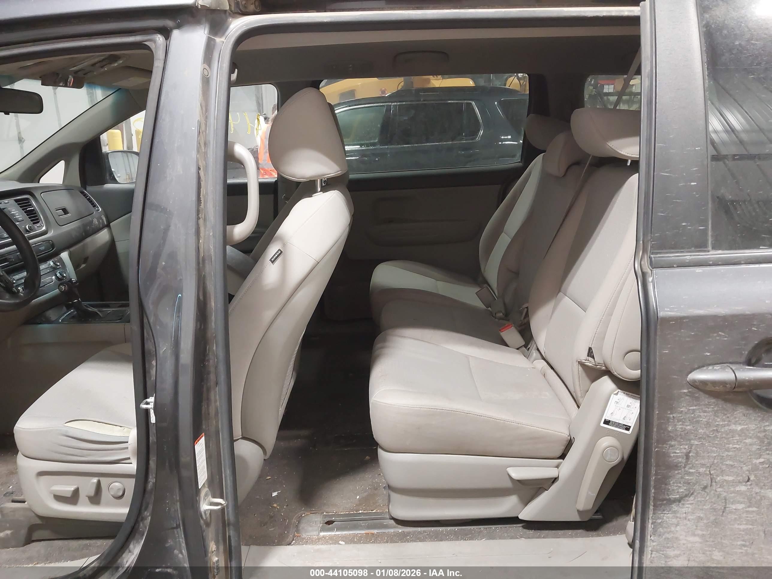 KIA SEDONA image 8