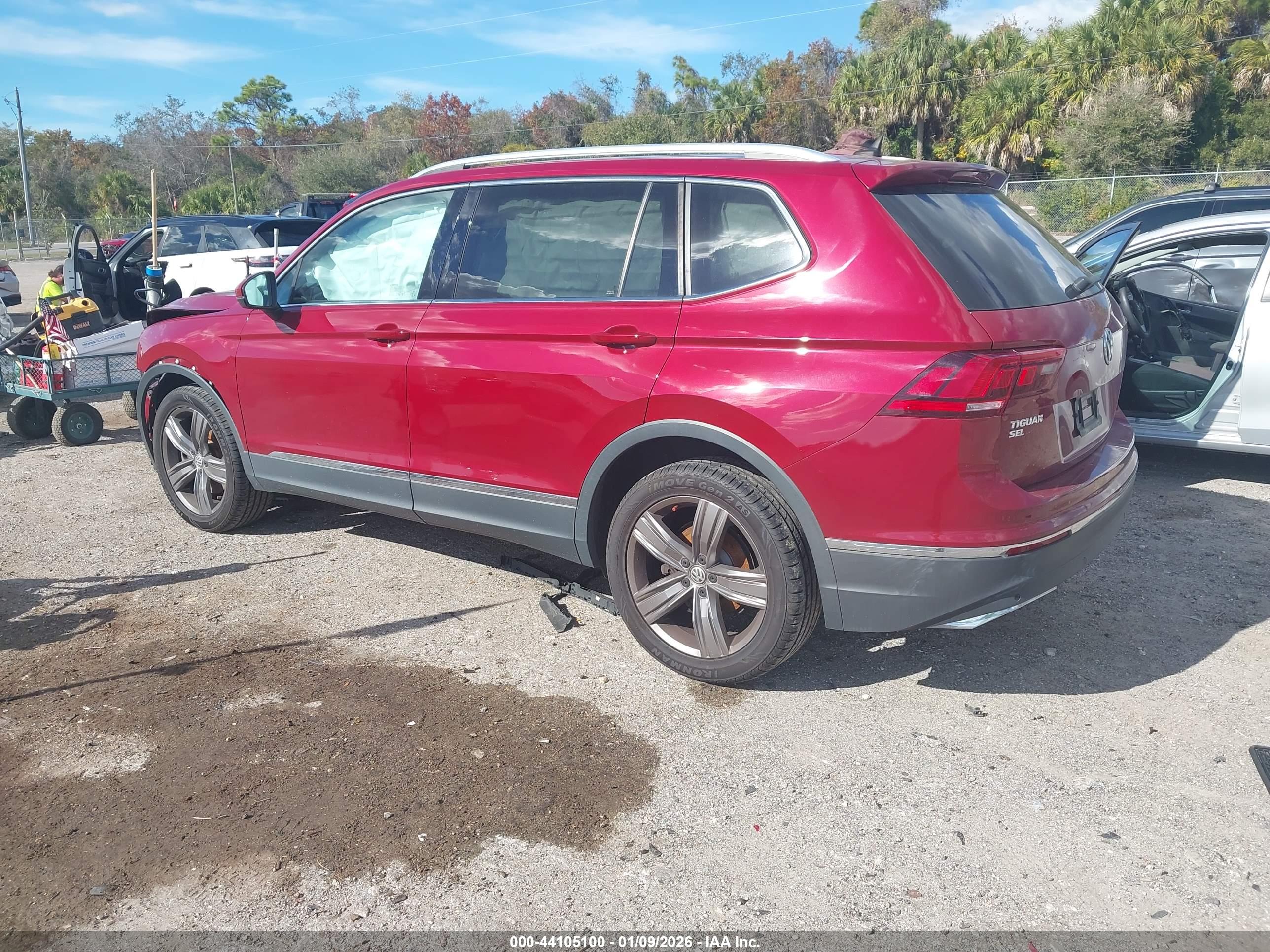 VOLKSWAGEN TIGUAN image 3