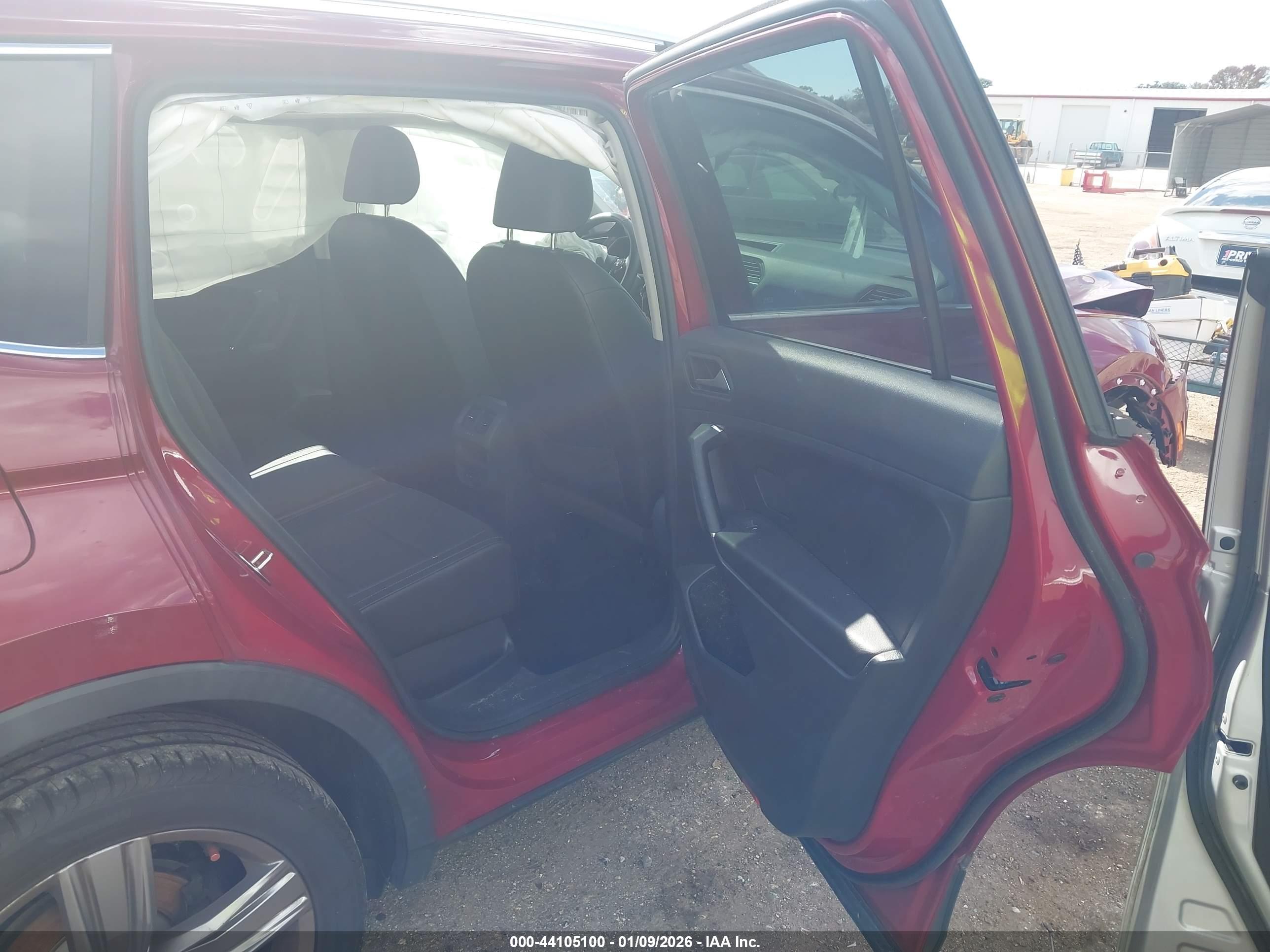 VOLKSWAGEN TIGUAN image 8