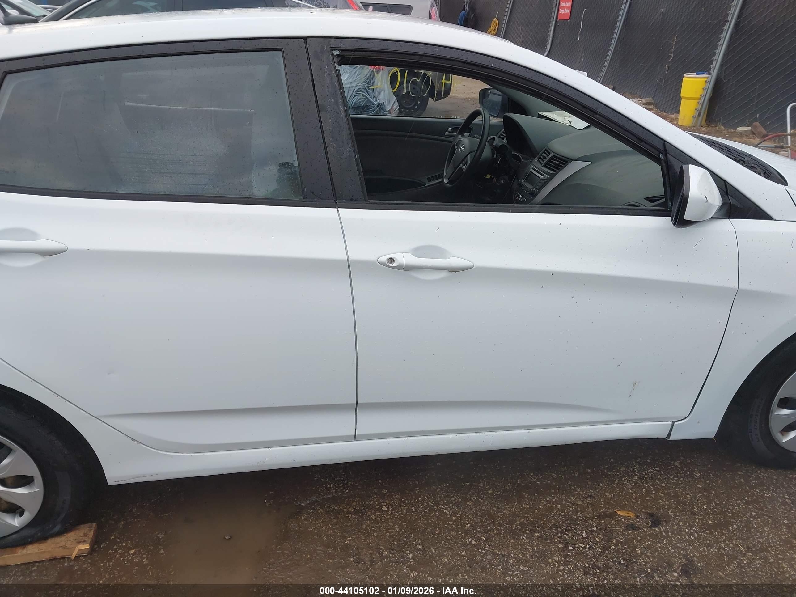 HYUNDAI ACCENT image 6
