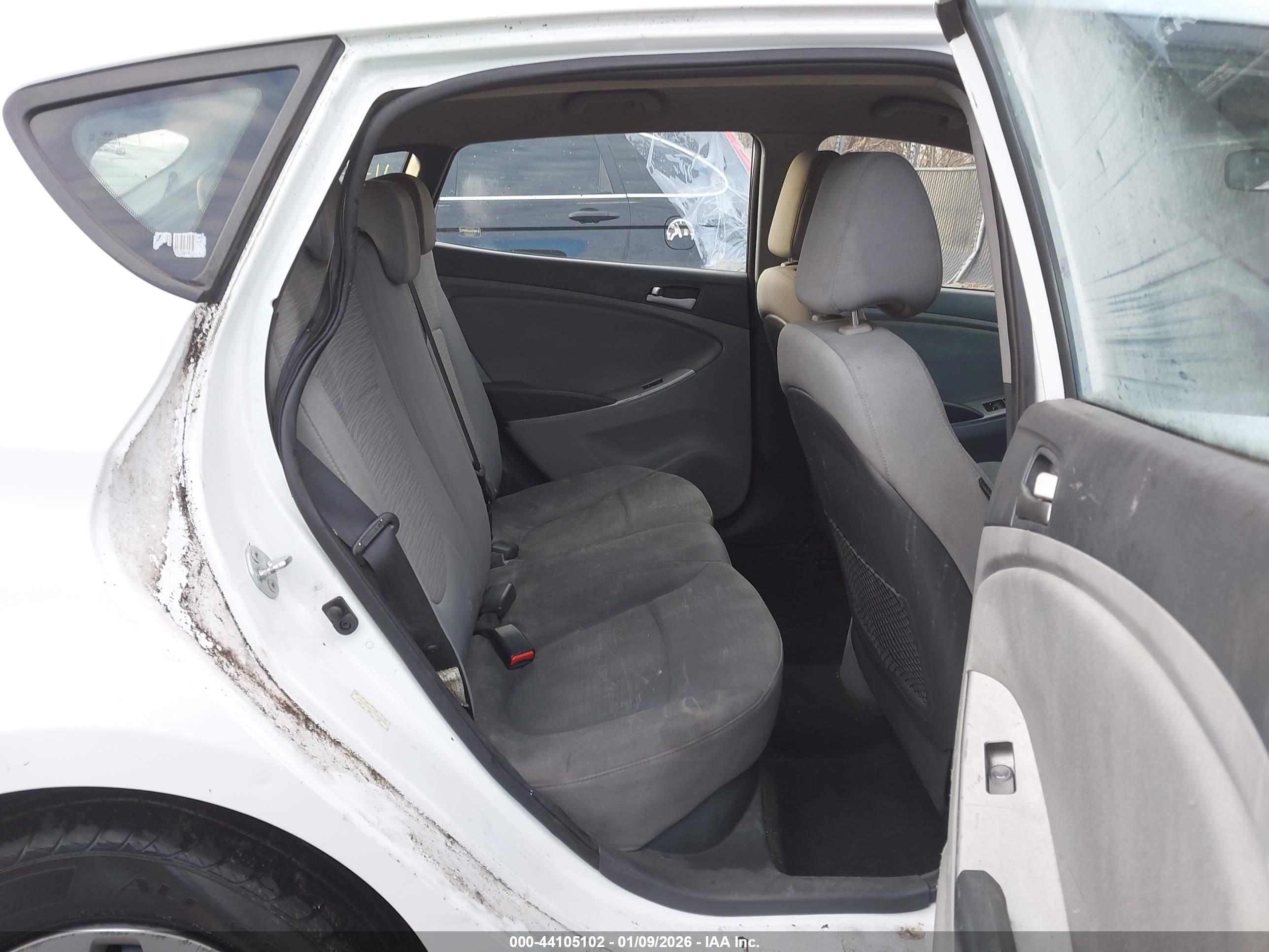 HYUNDAI ACCENT image 8