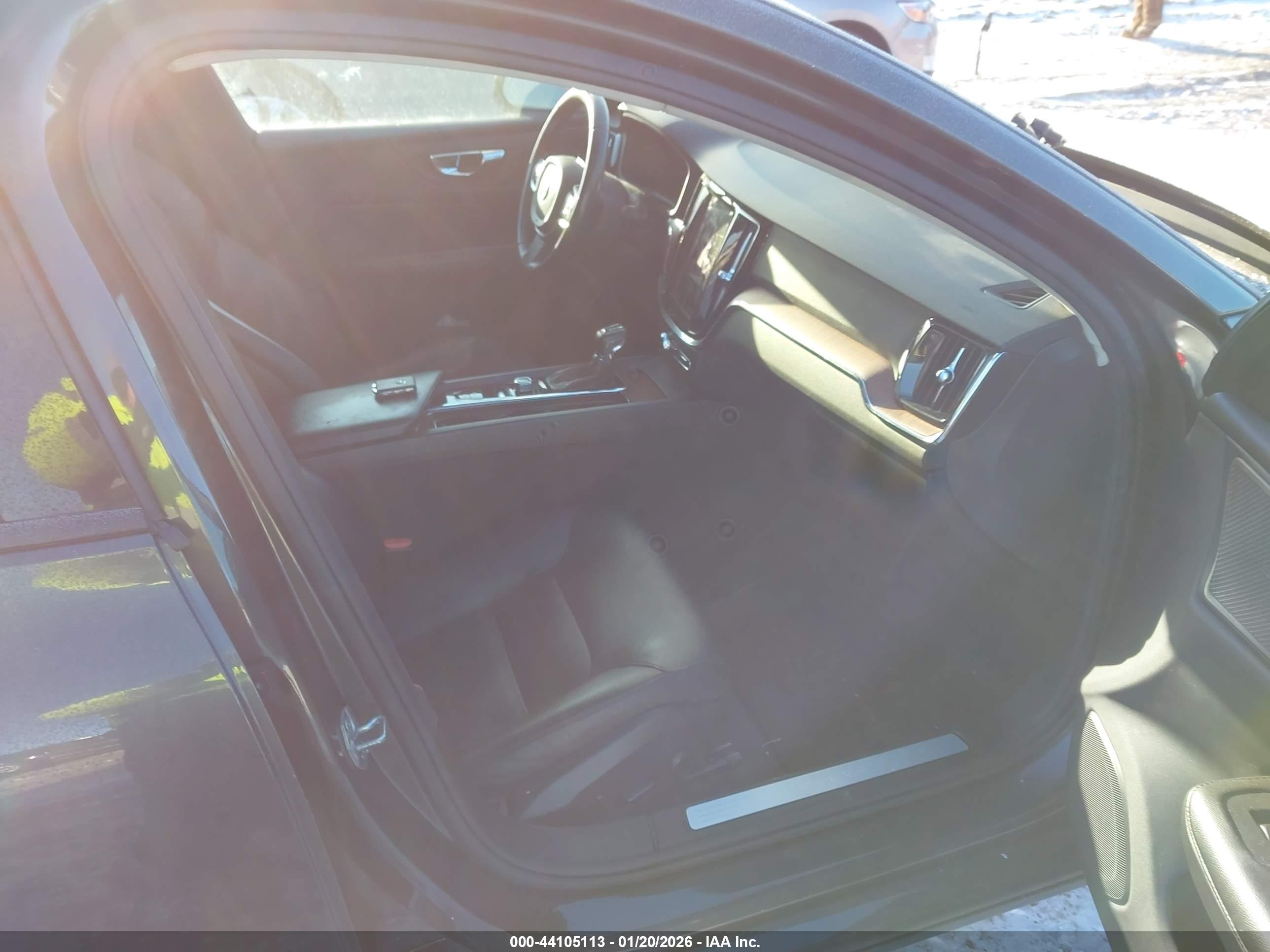 VOLVO S60 image 5