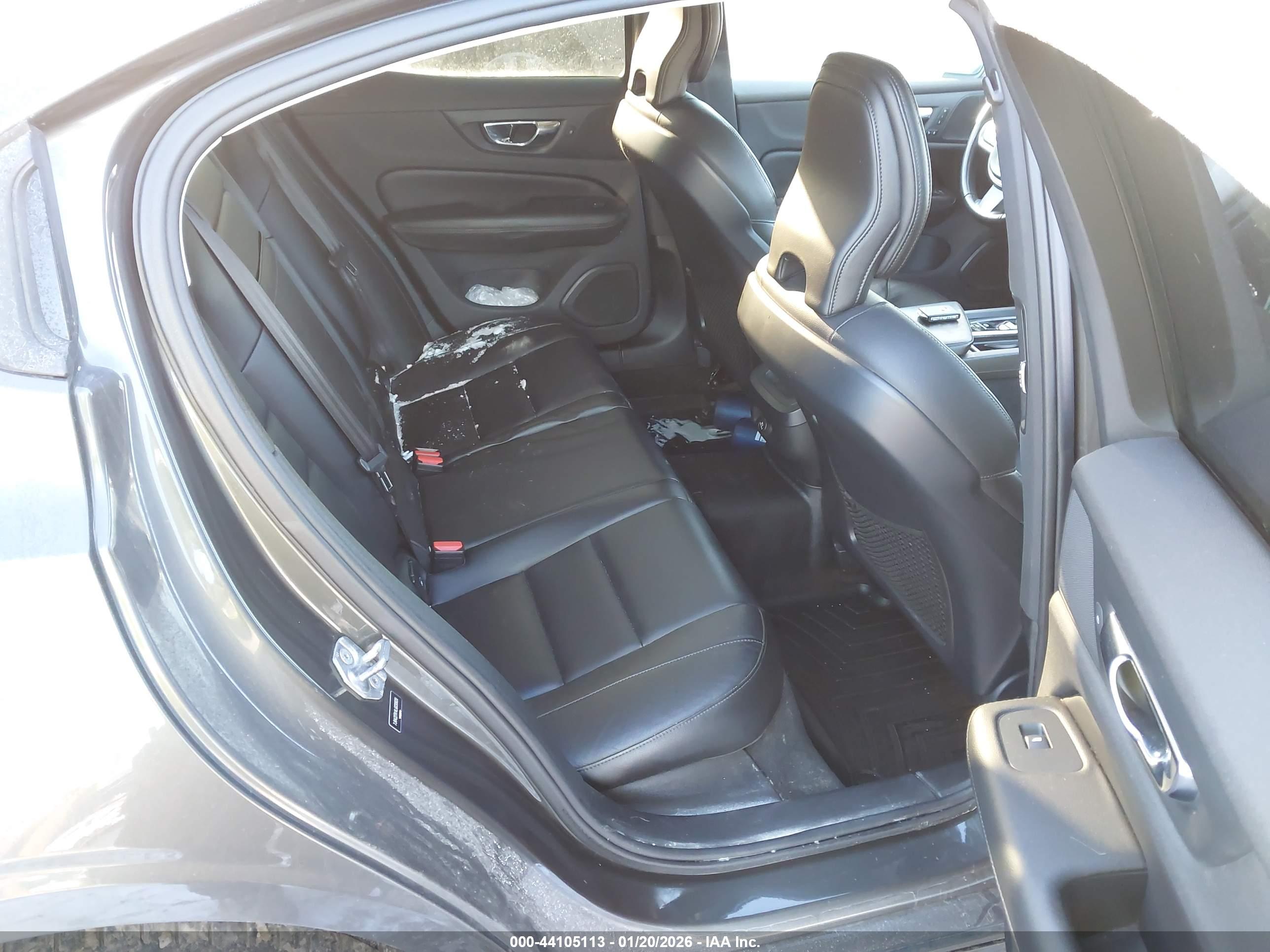 VOLVO S60 image 8