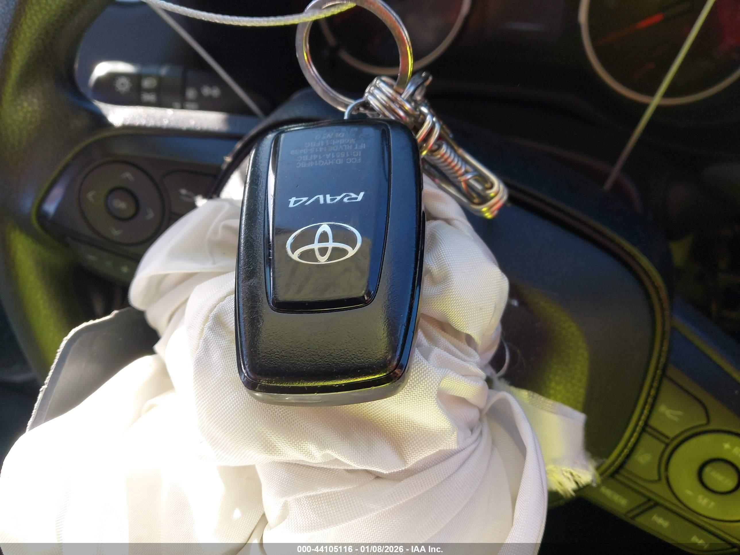 TOYOTA RAV4 image 11