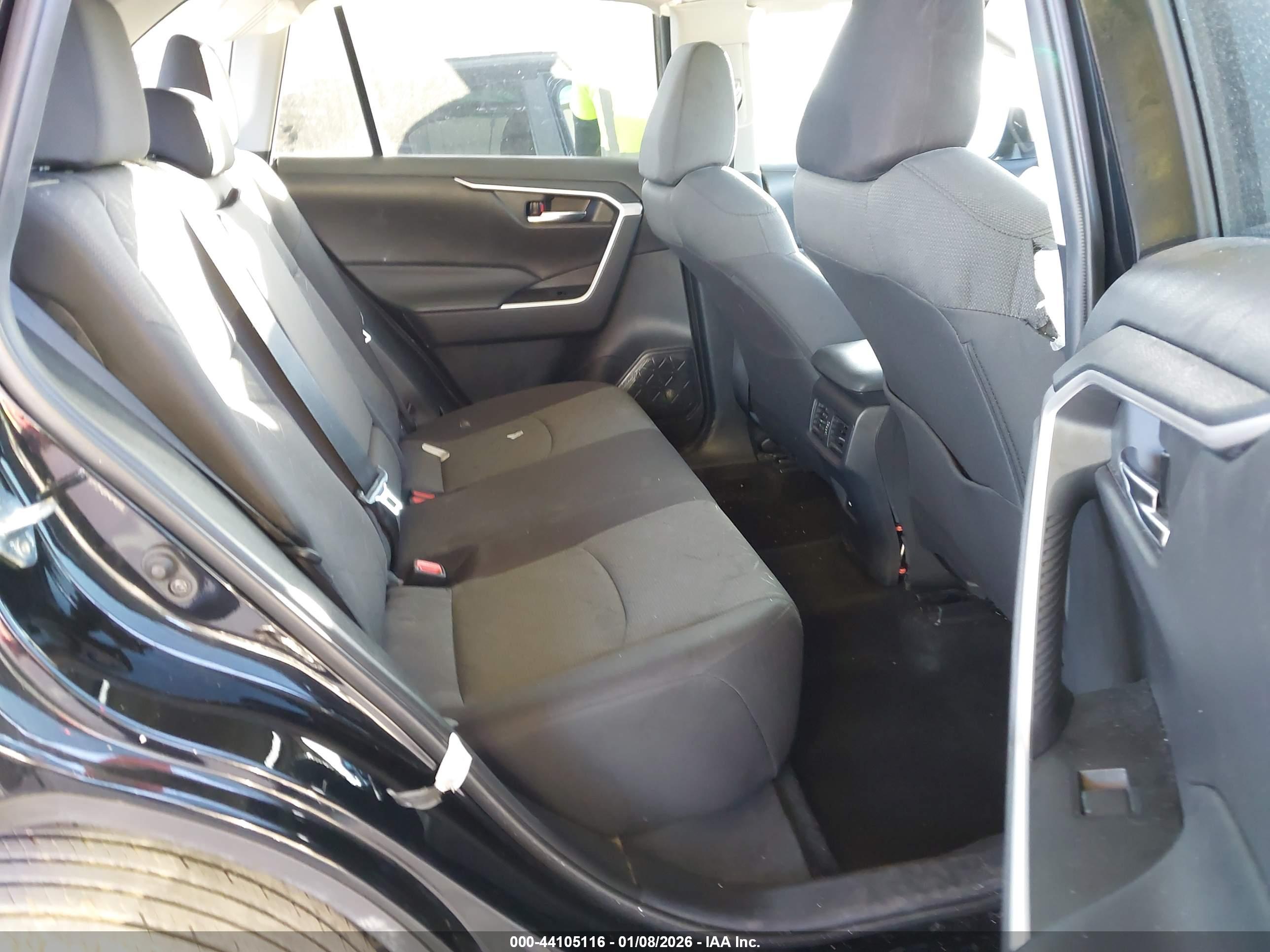 TOYOTA RAV4 image 8