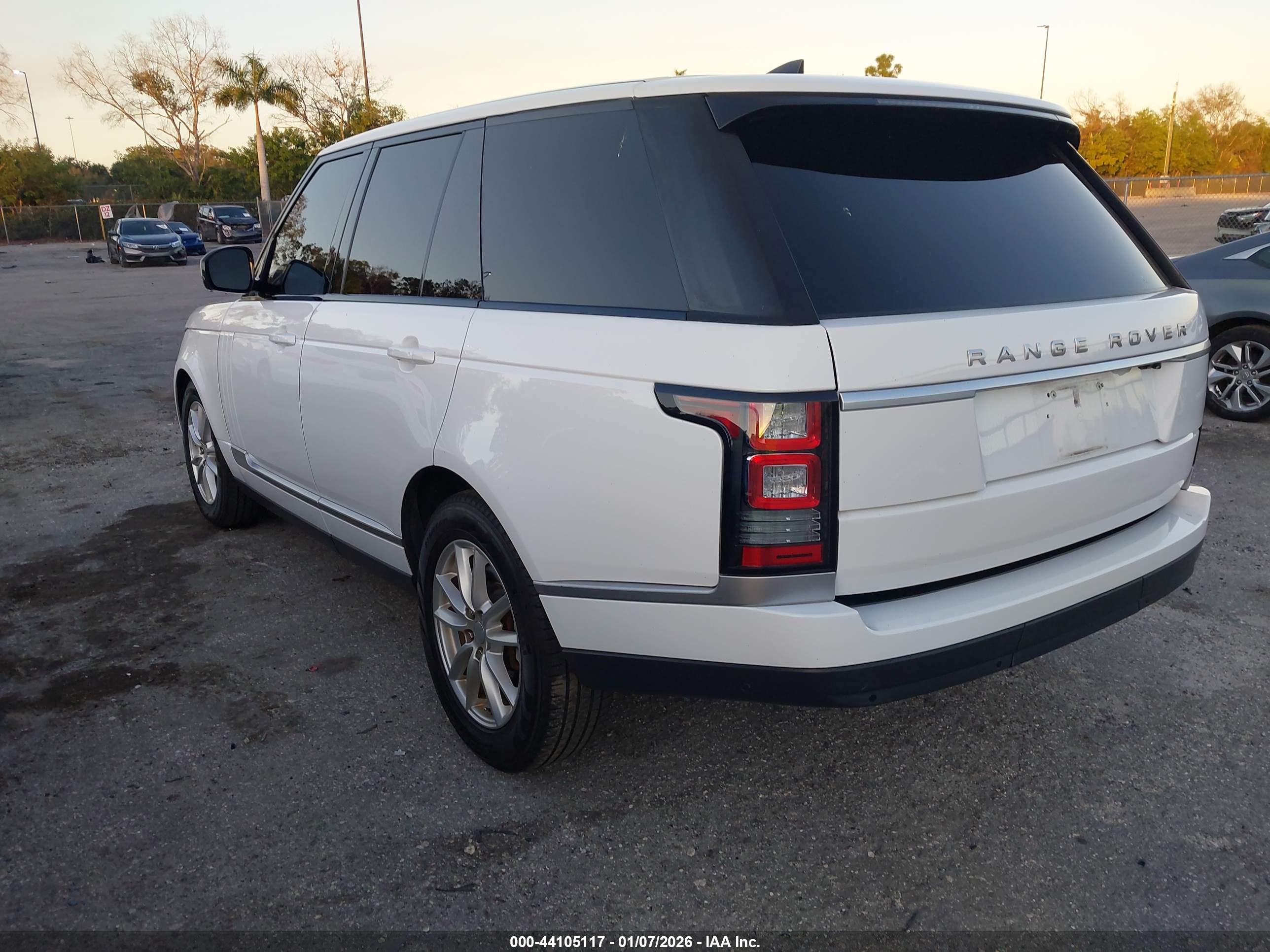 LAND ROVER image 3
