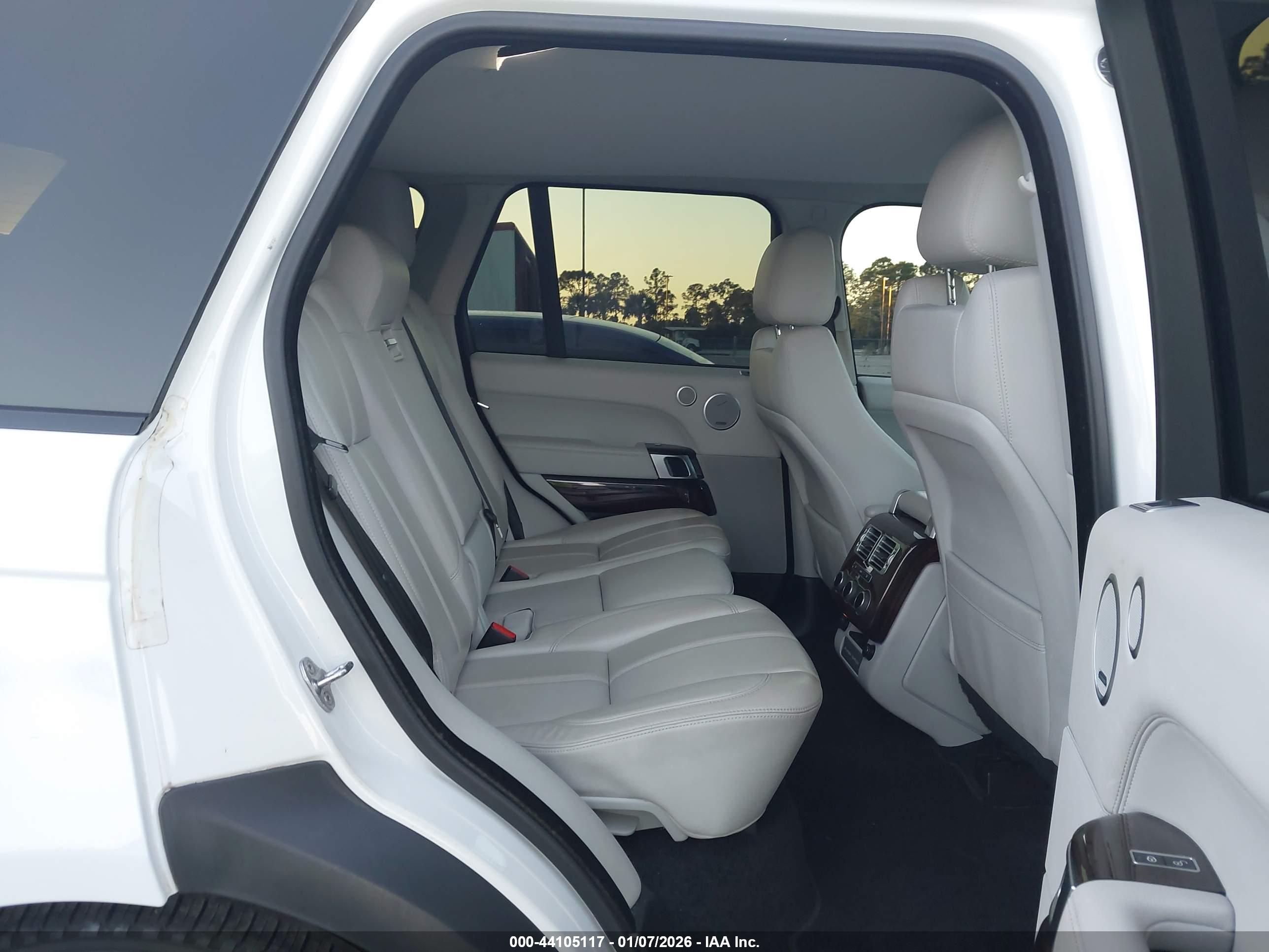 LAND ROVER image 8