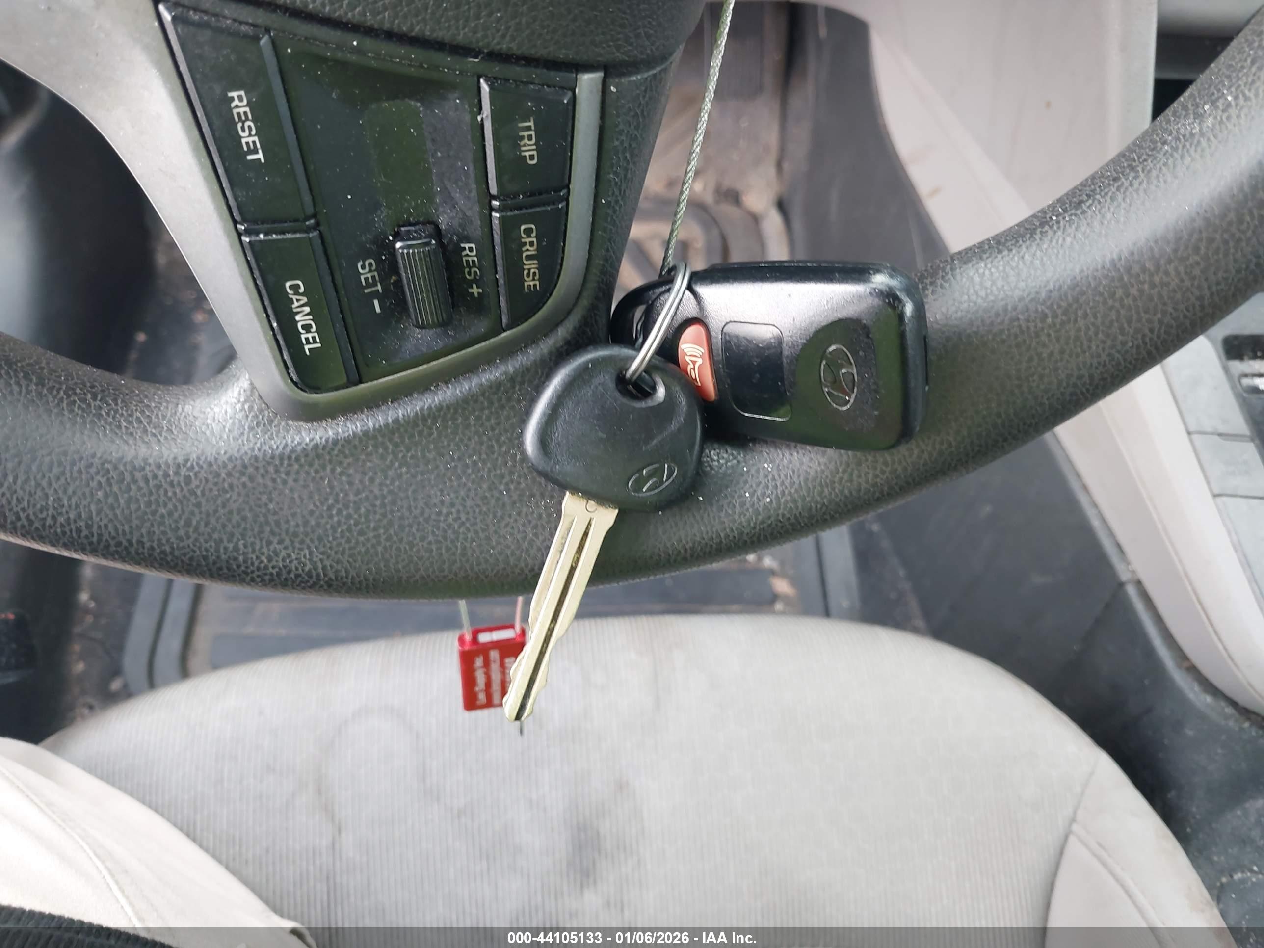 HYUNDAI ELANTRA image 11