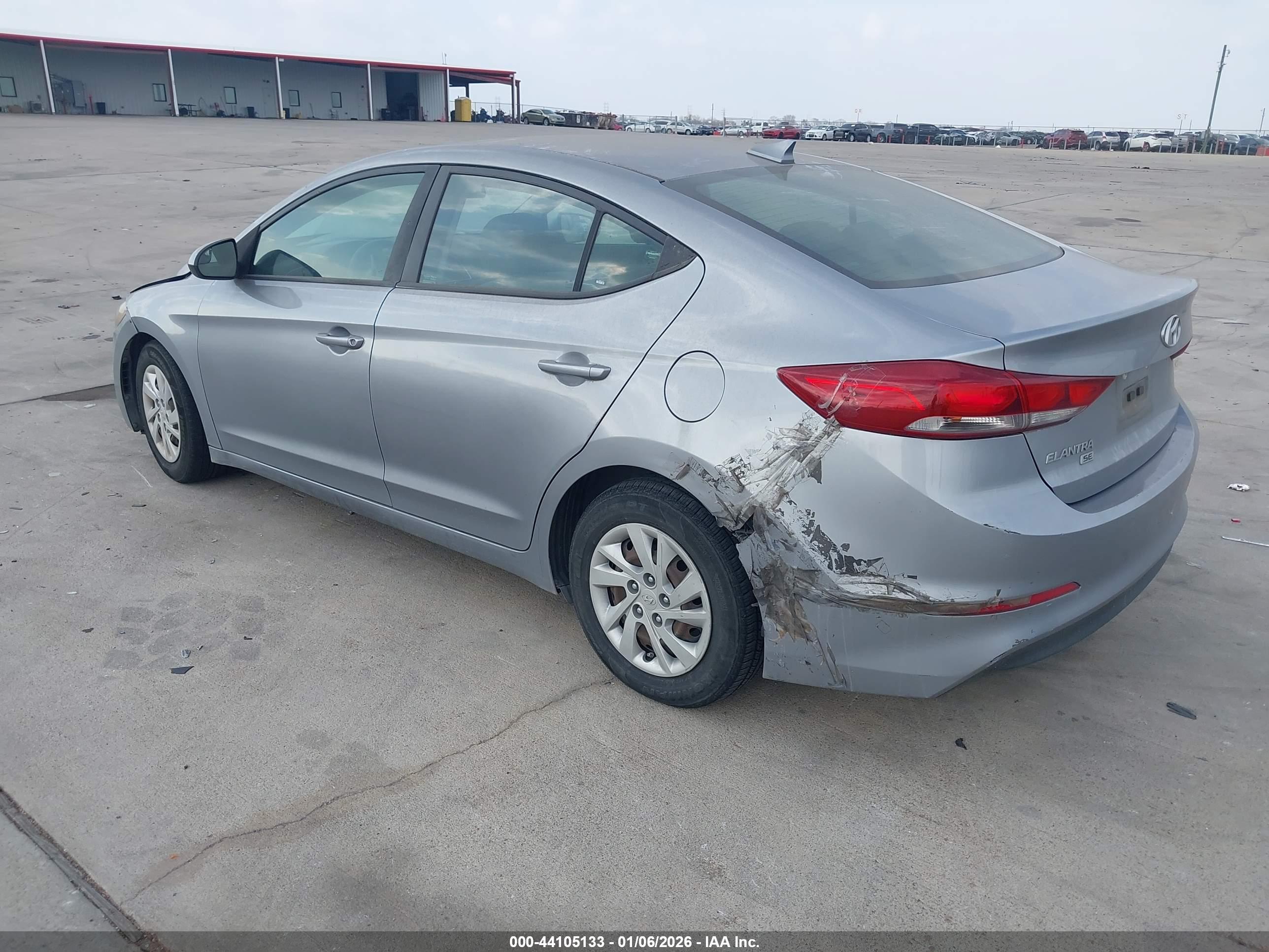 HYUNDAI ELANTRA image 3