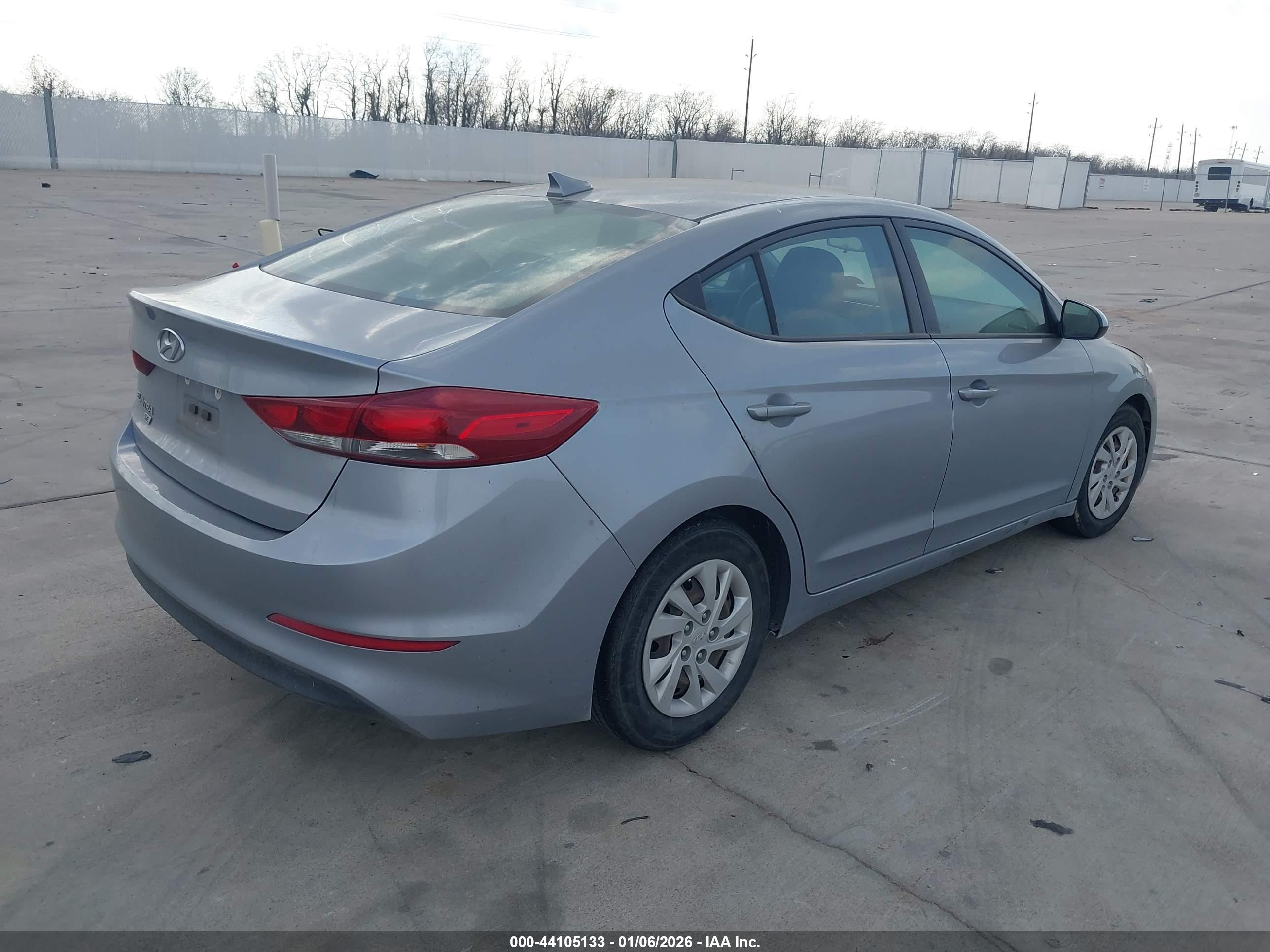 HYUNDAI ELANTRA image 4