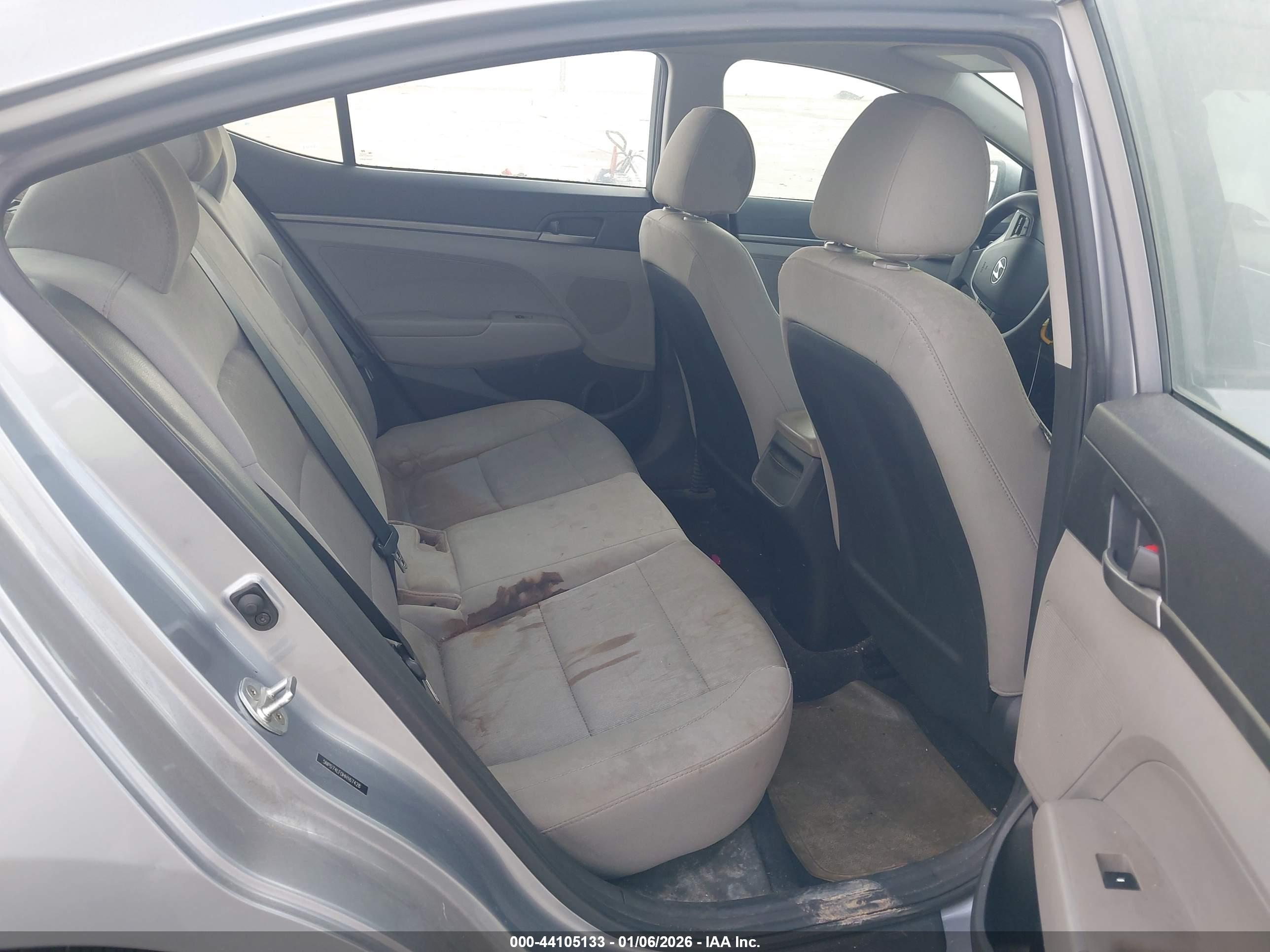 HYUNDAI ELANTRA image 8