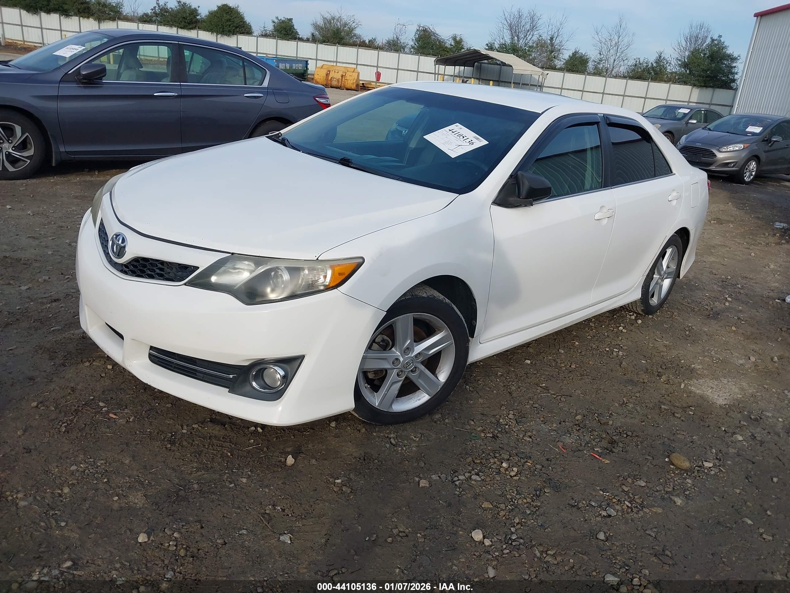TOYOTA CAMRY image 2