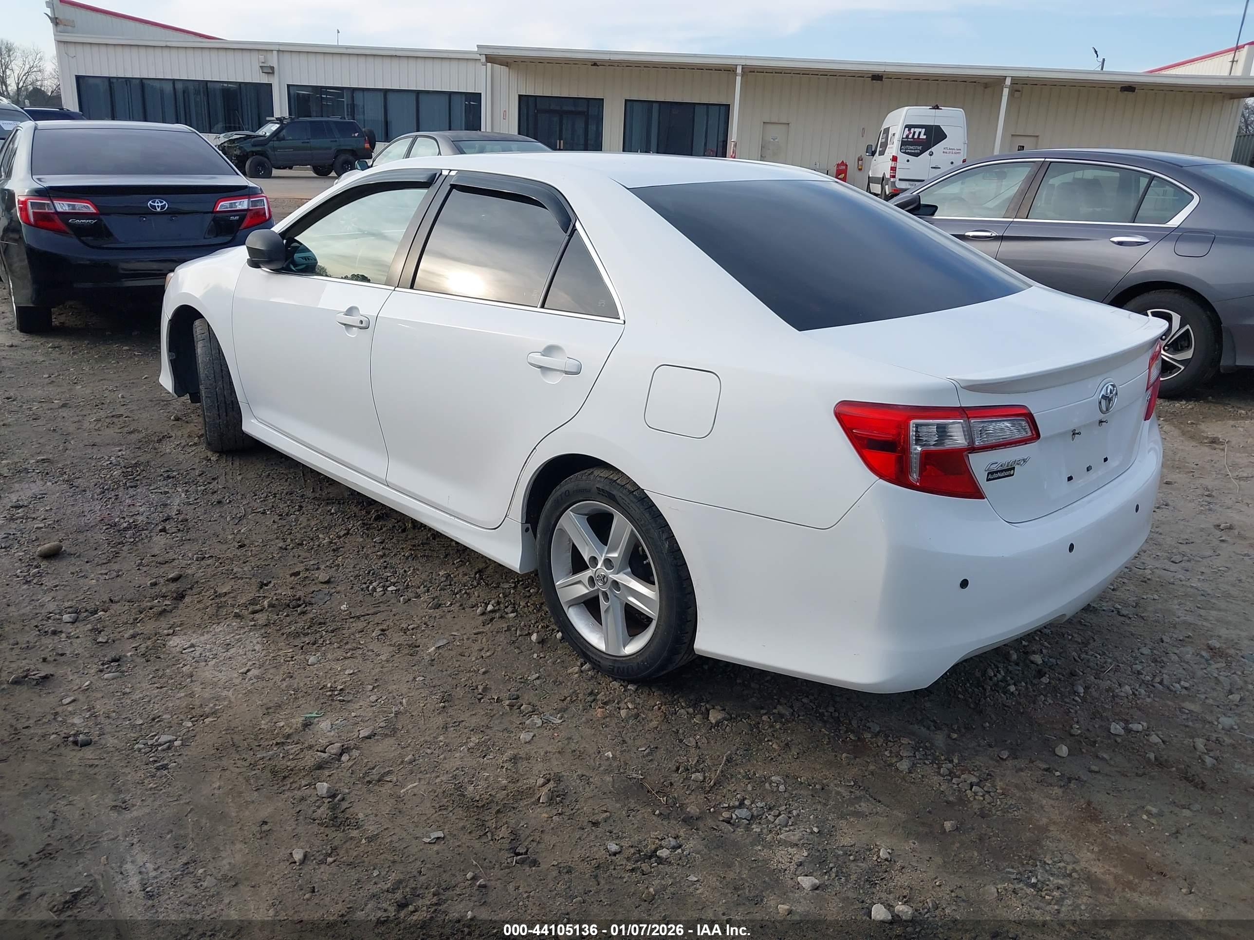 TOYOTA CAMRY image 3