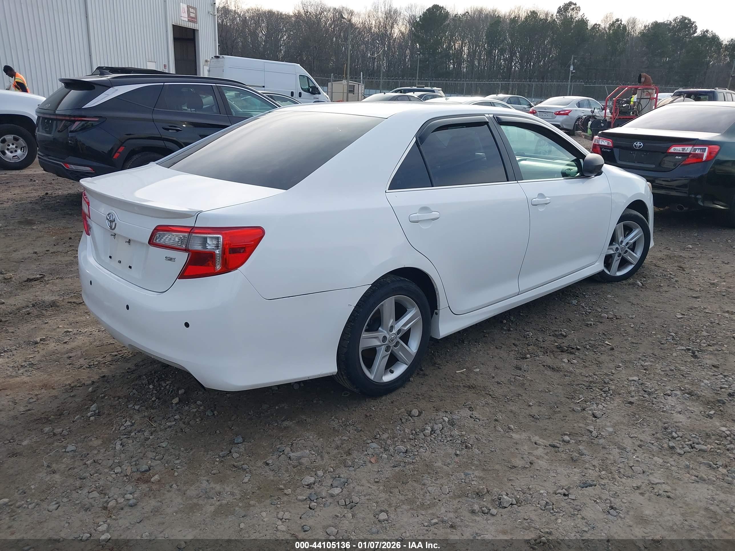 TOYOTA CAMRY image 4