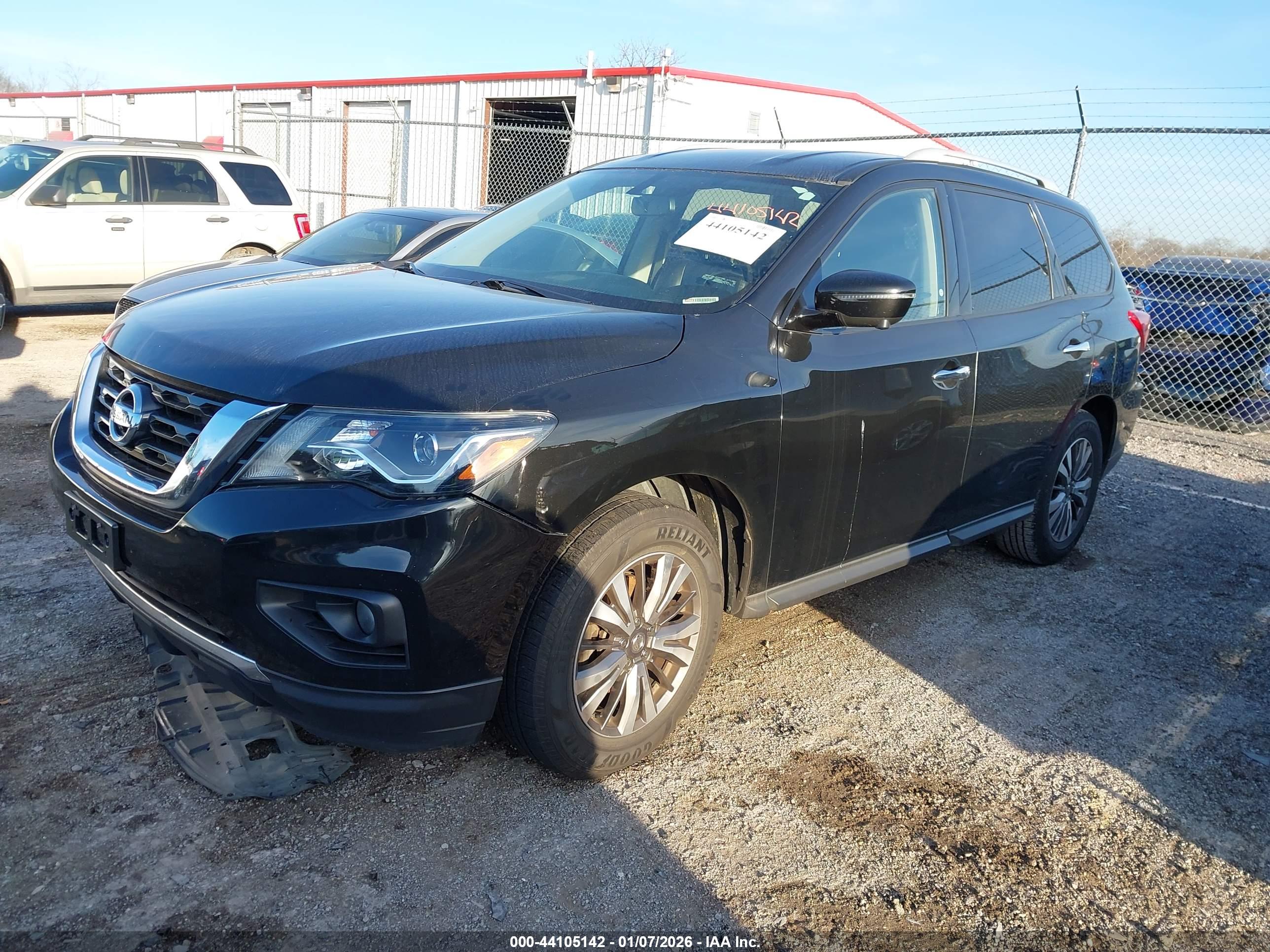 NISSAN PATHFINDER image 2