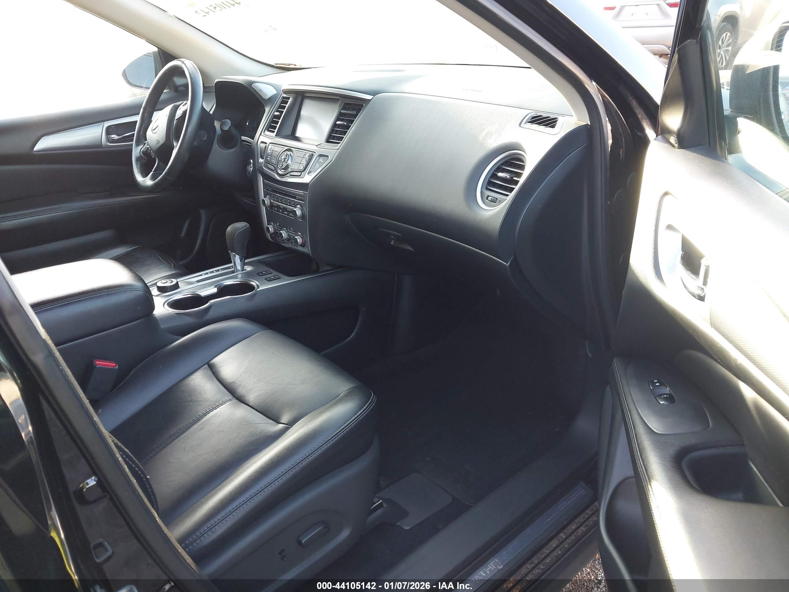 NISSAN PATHFINDER image 5