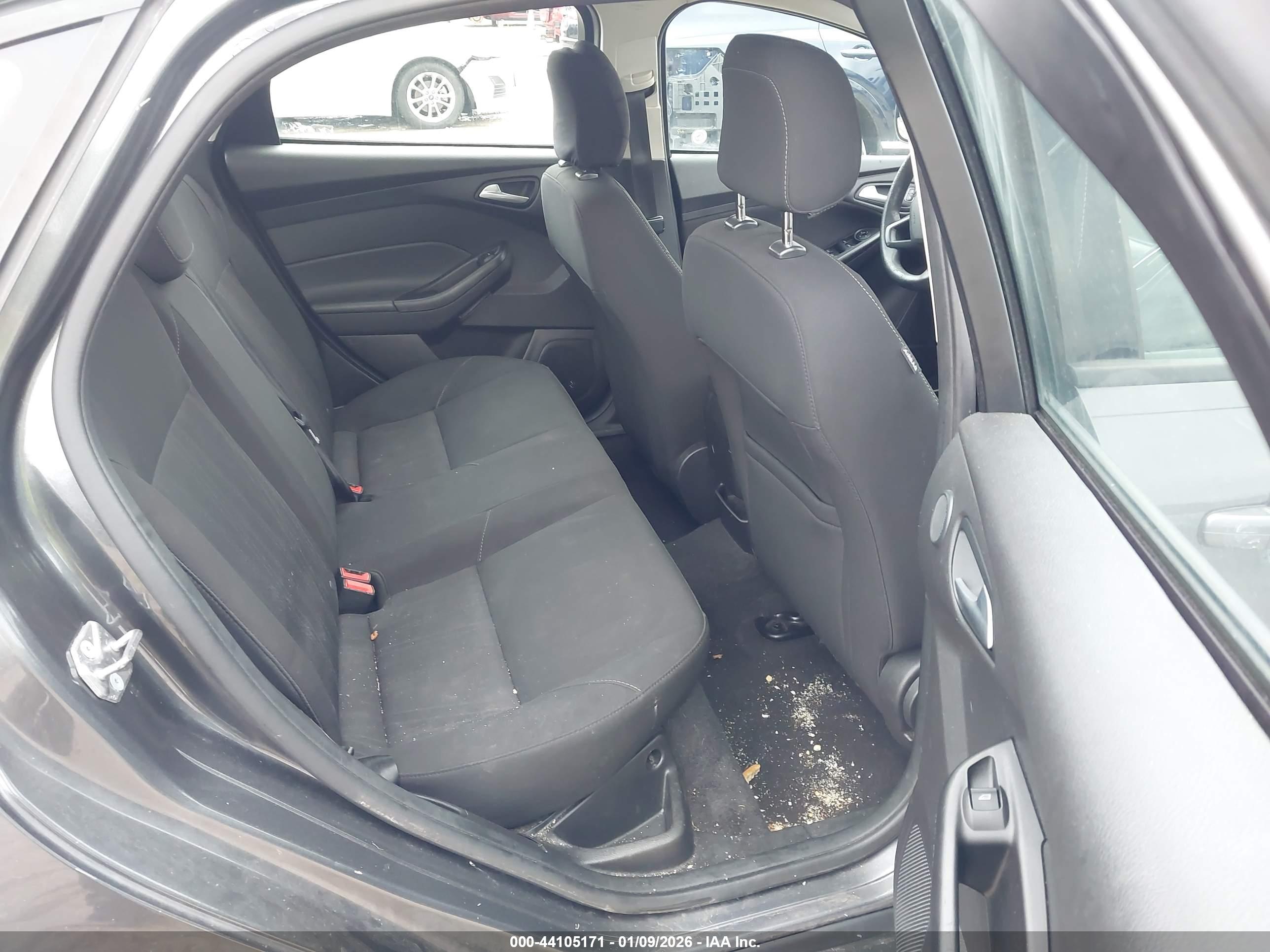 FORD FOCUS image 8