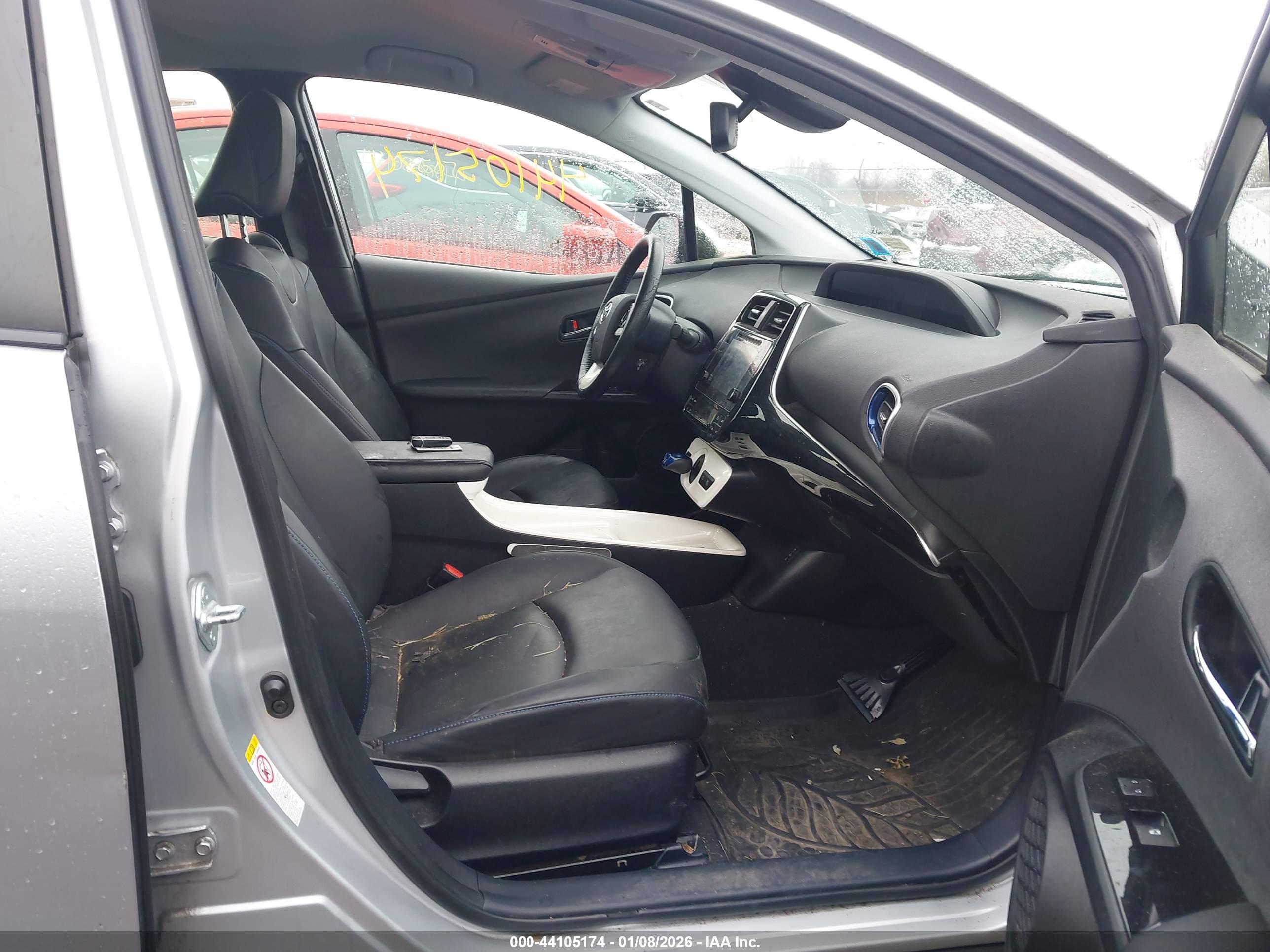TOYOTA PRIUS image 5