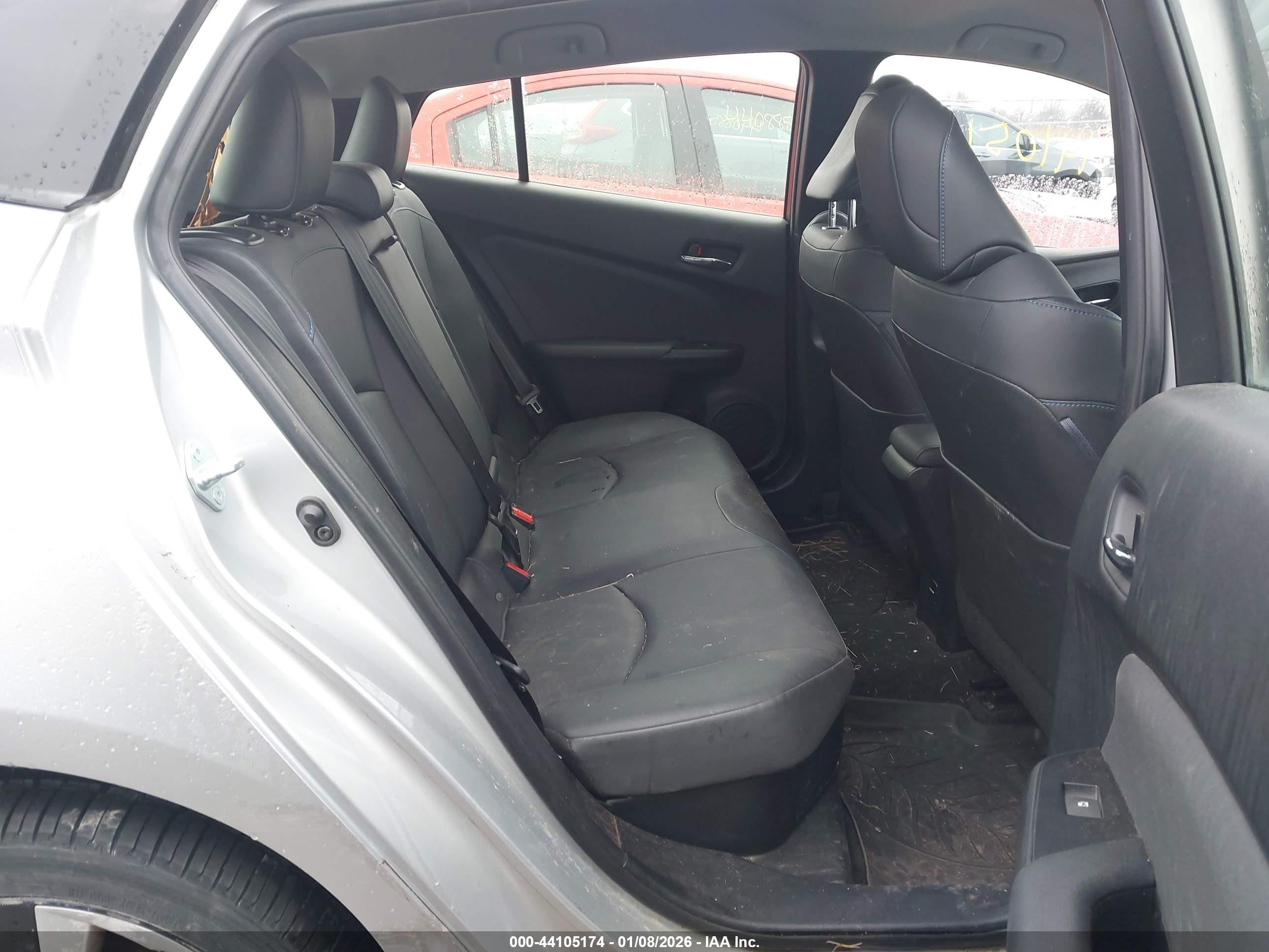 TOYOTA PRIUS image 8
