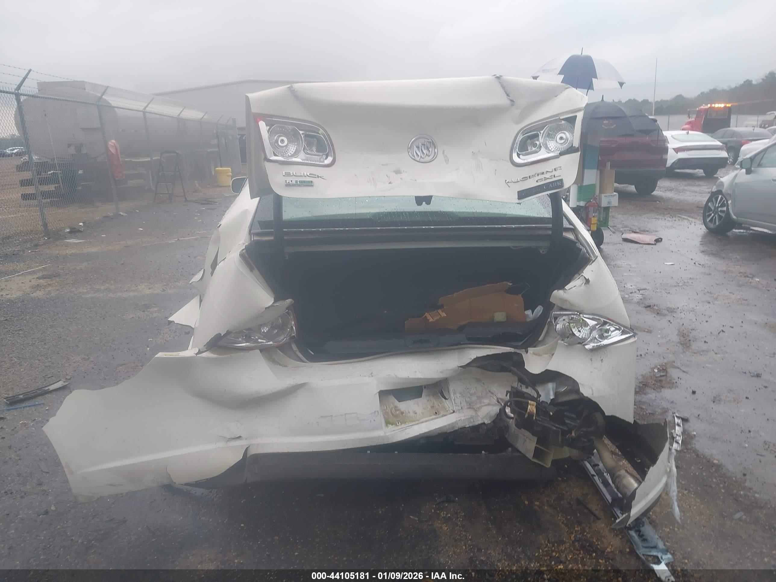 BUICK LUCERNE image 6