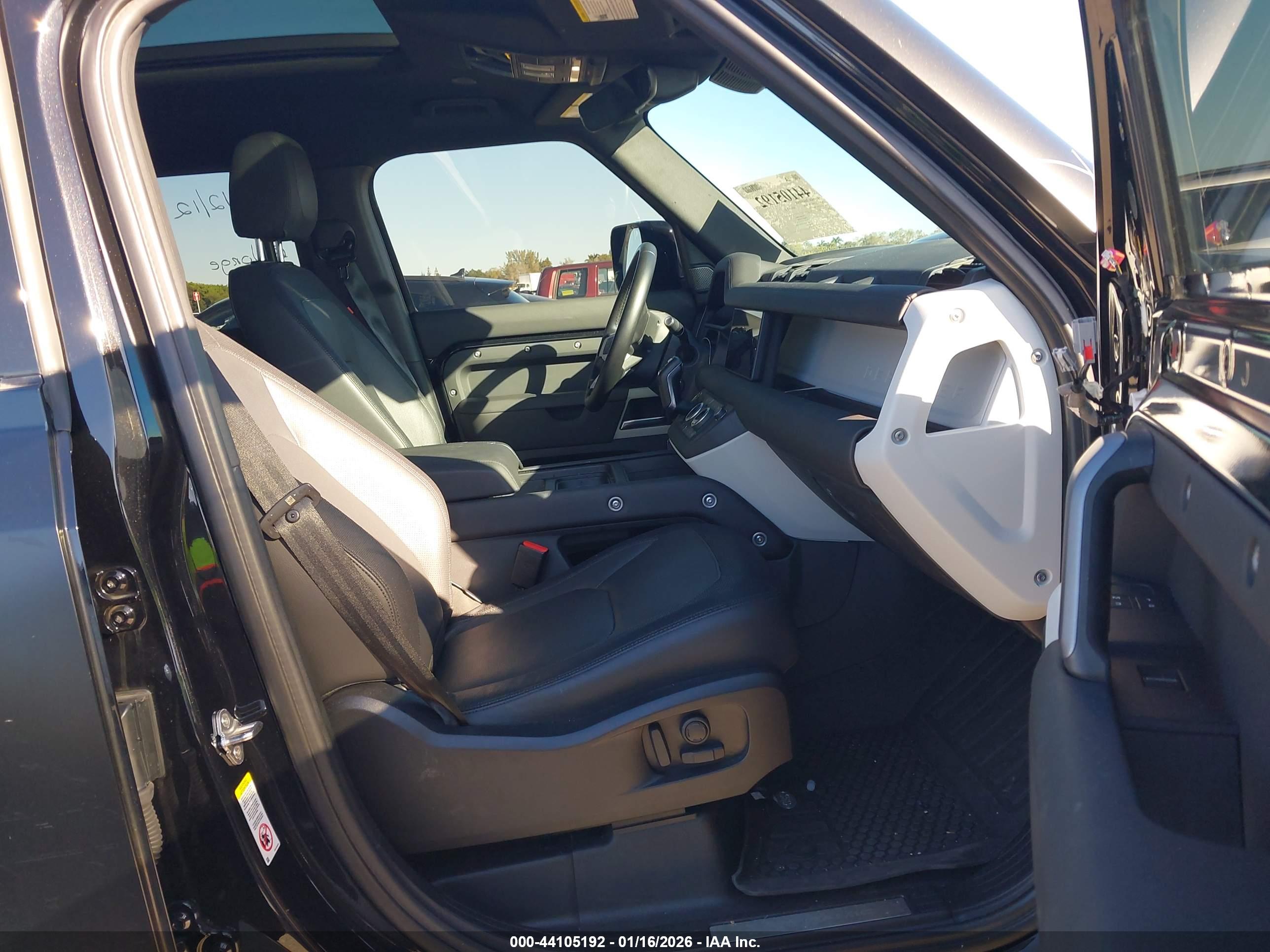 LAND ROVER image 5