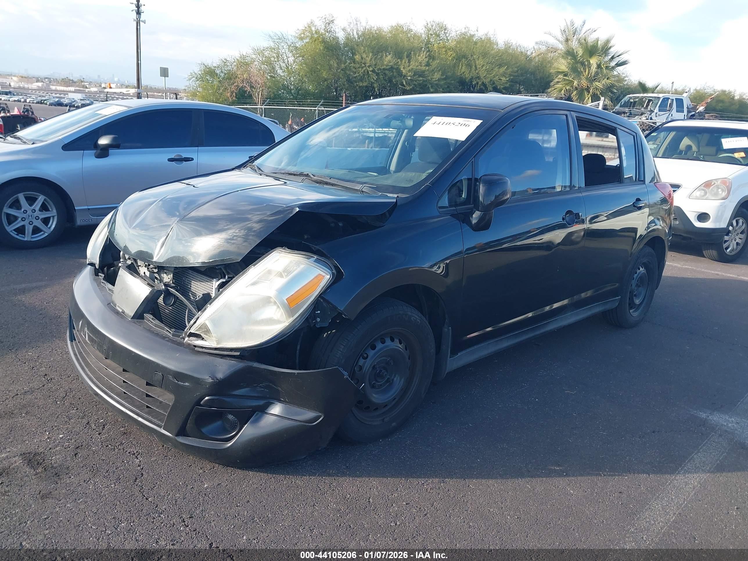 NISSAN VERSA image 2