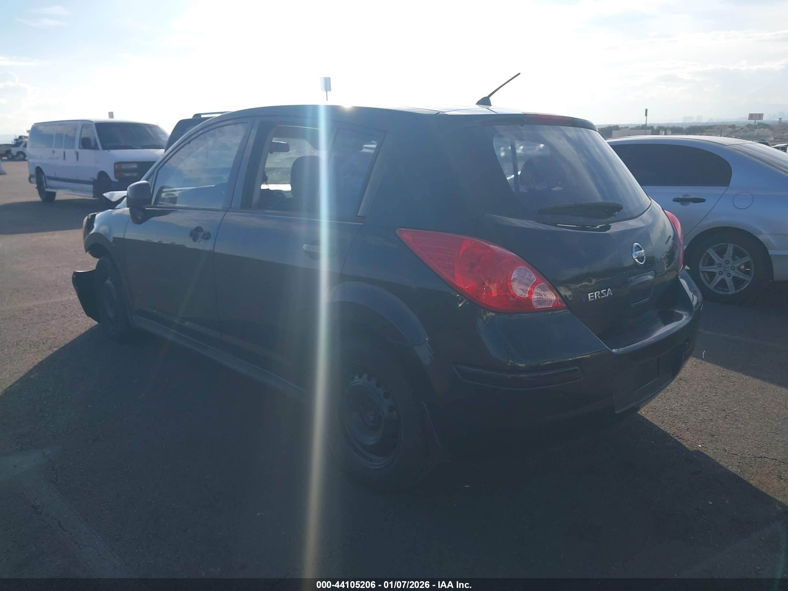 NISSAN VERSA image 3