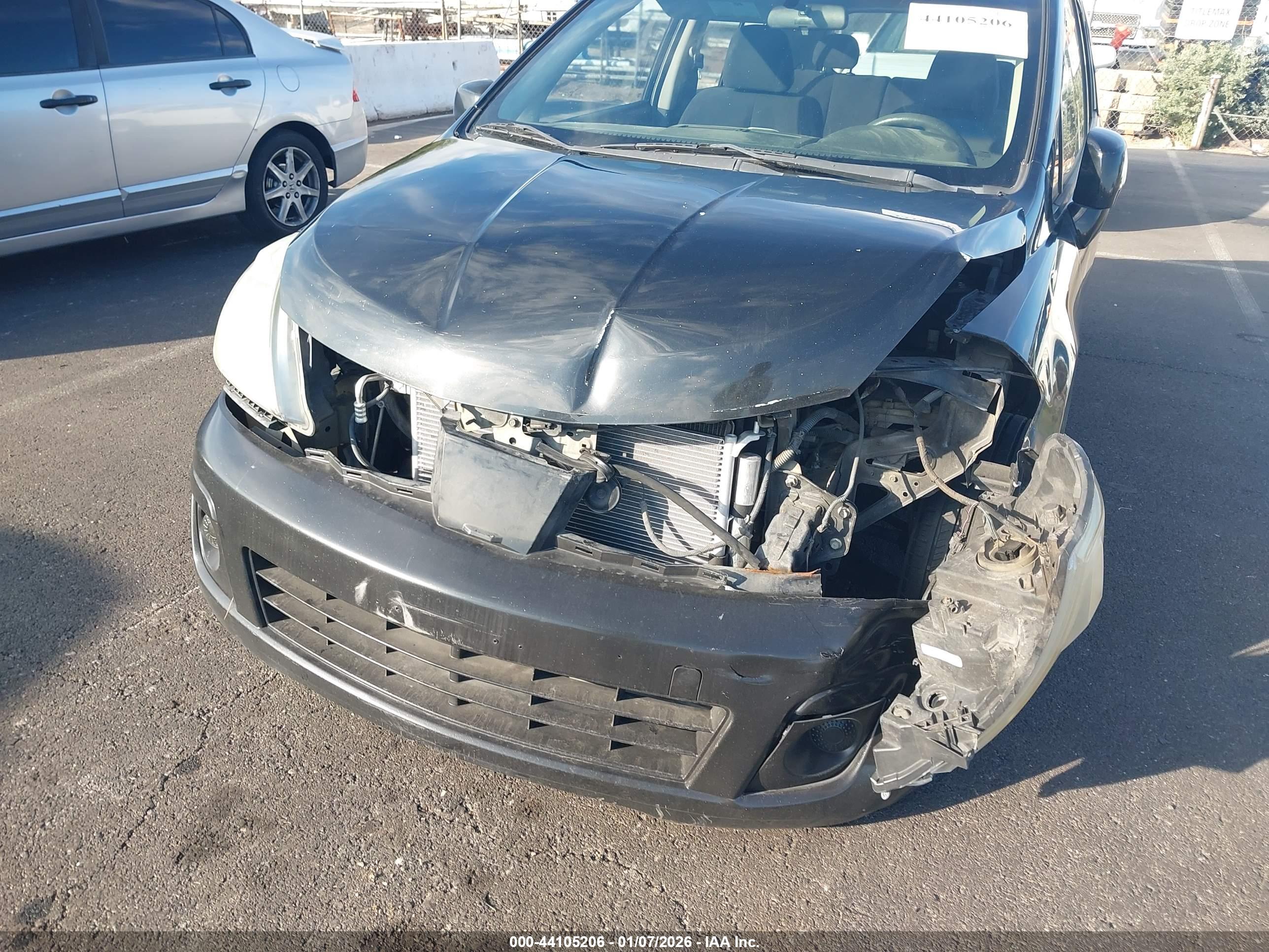 NISSAN VERSA image 6