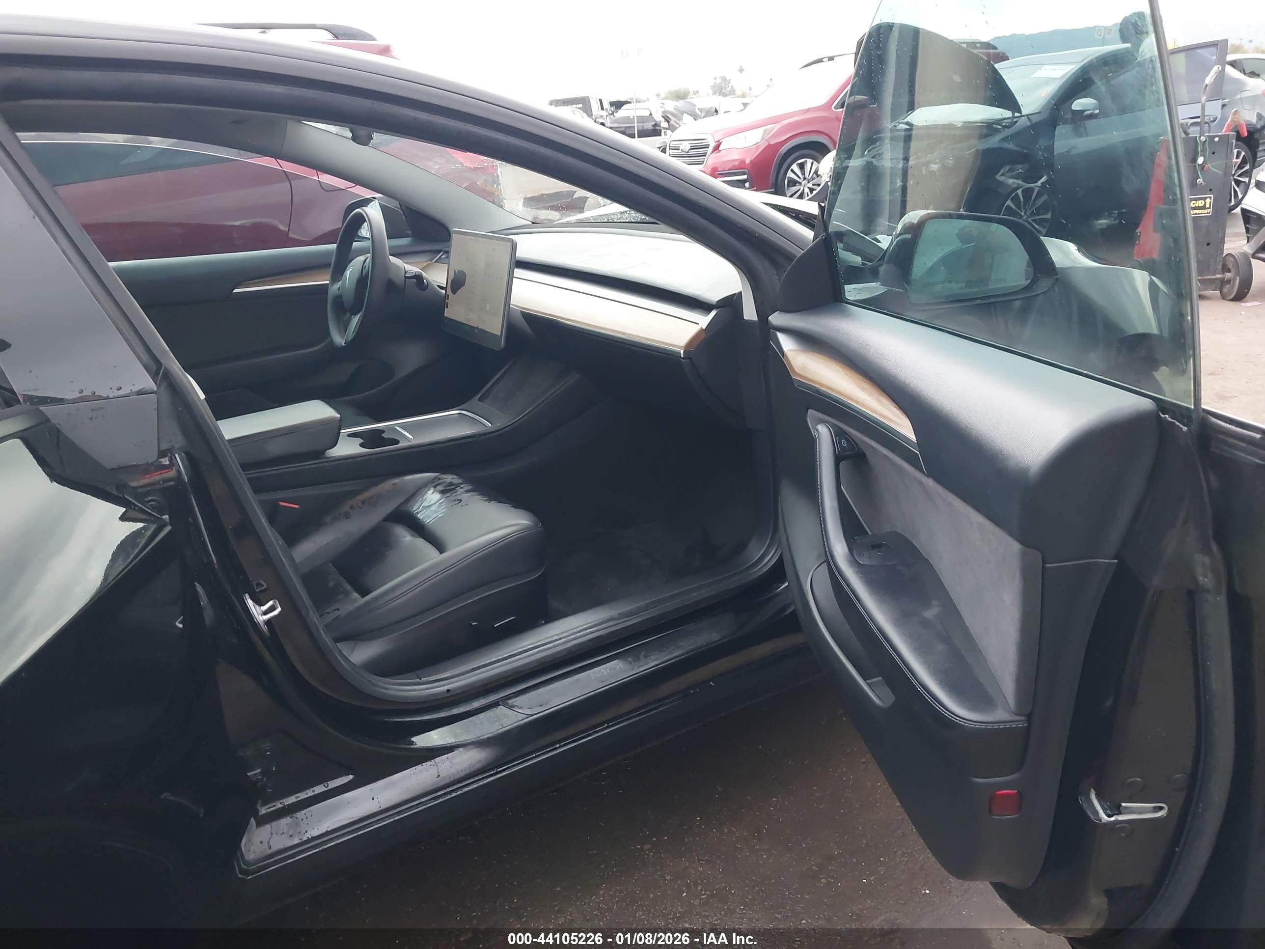 TESLA MODEL image 5