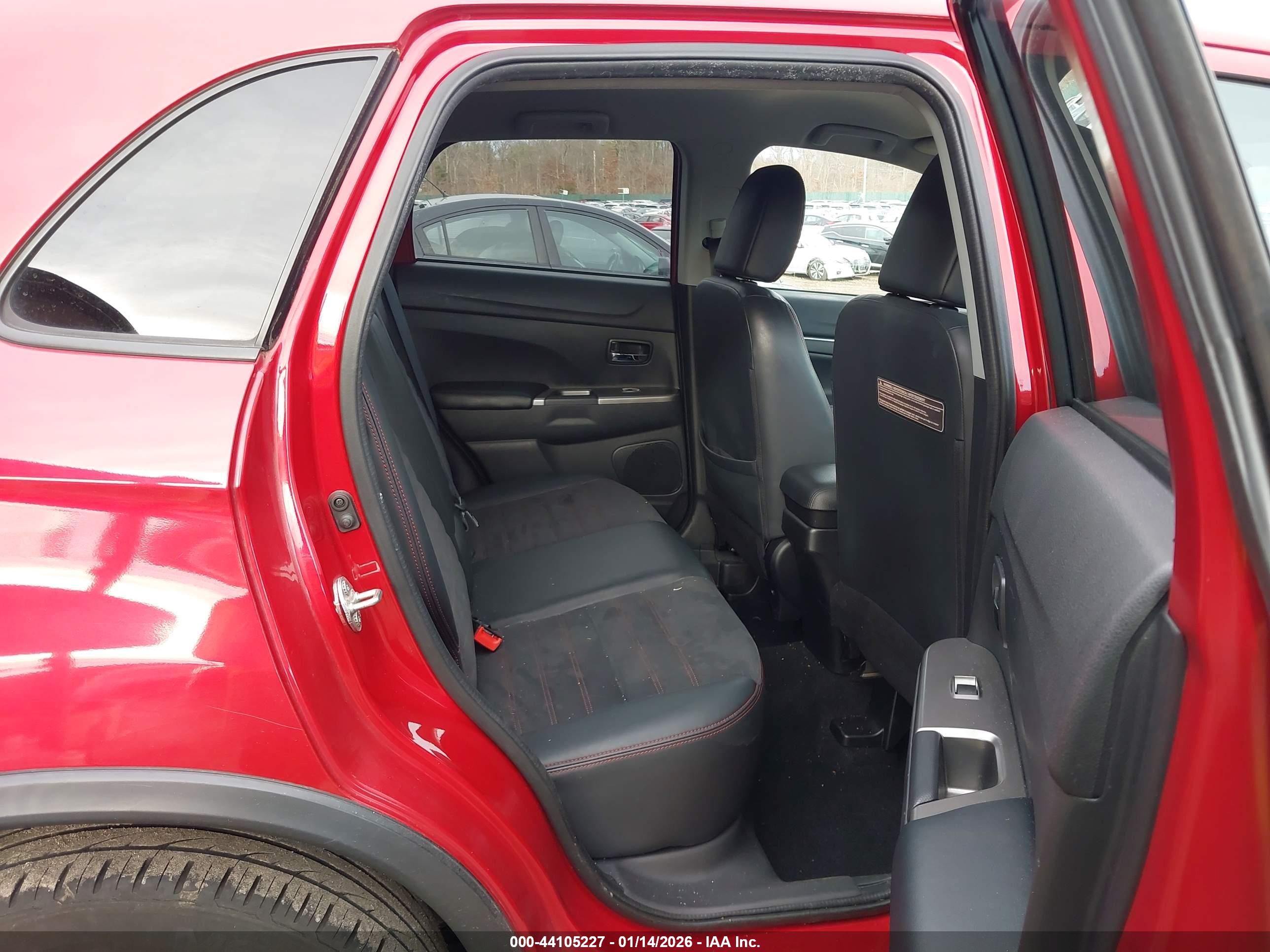 MITSUBISHI OUTLANDER image 8