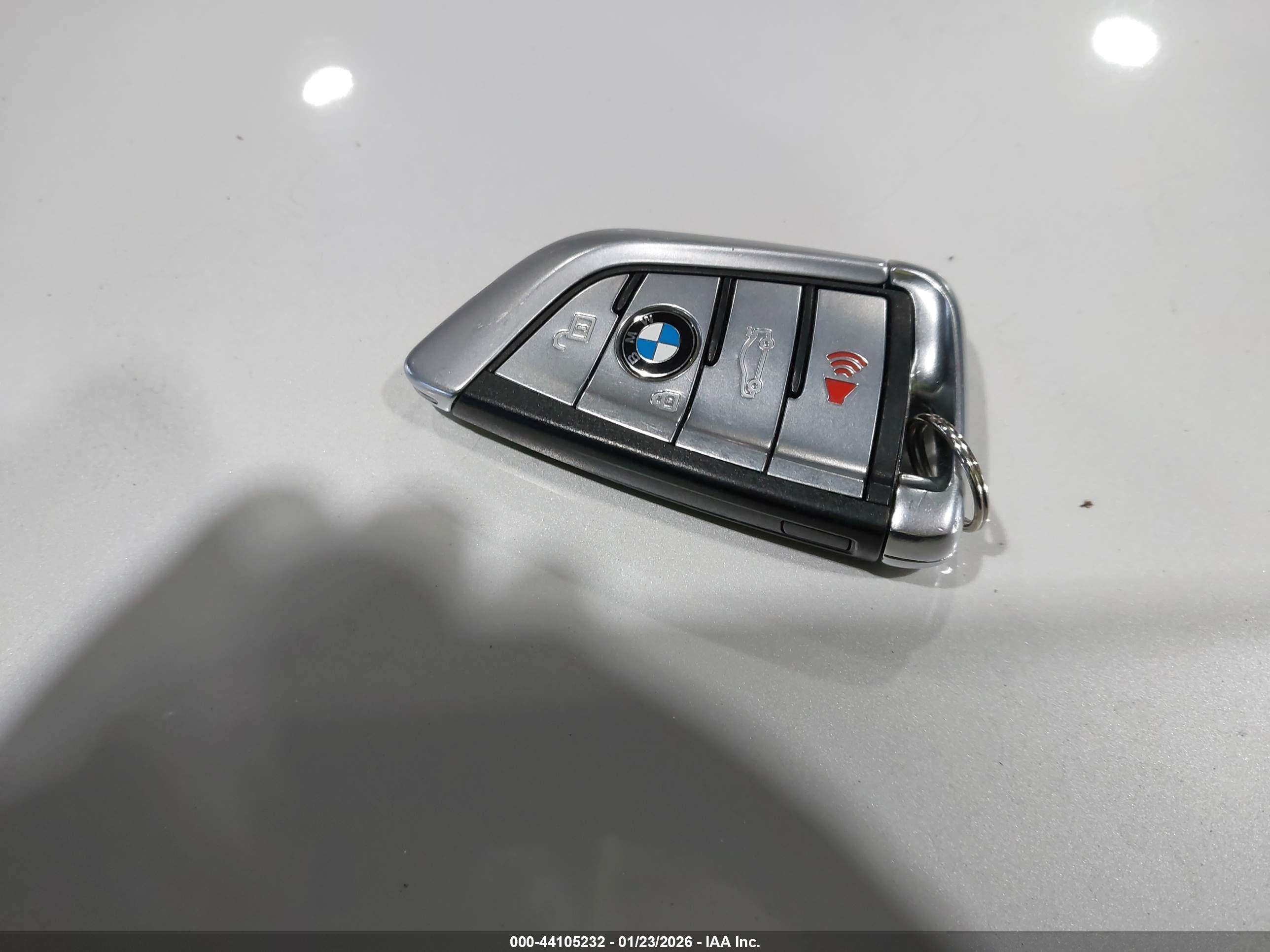 BMW 740E image 11