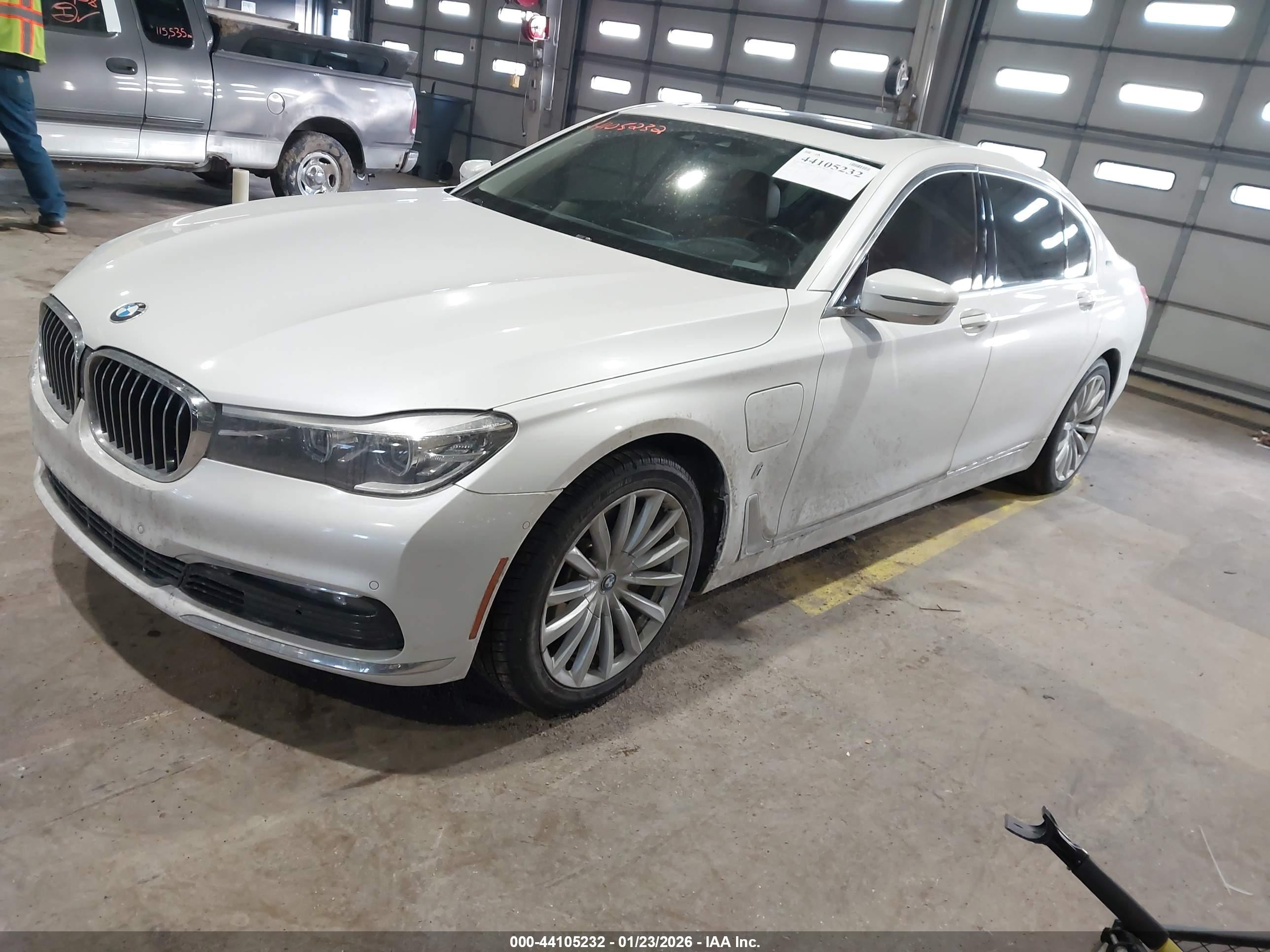 BMW 740E image 2