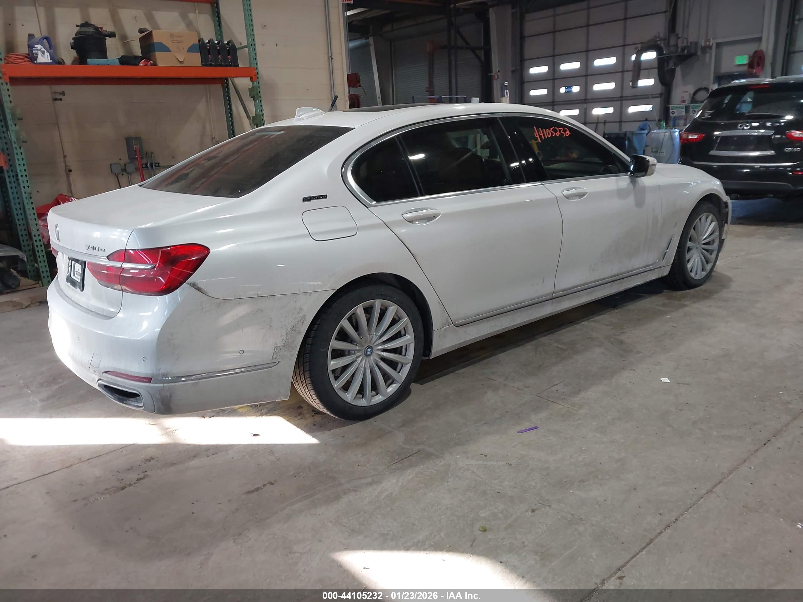 BMW 740E image 4