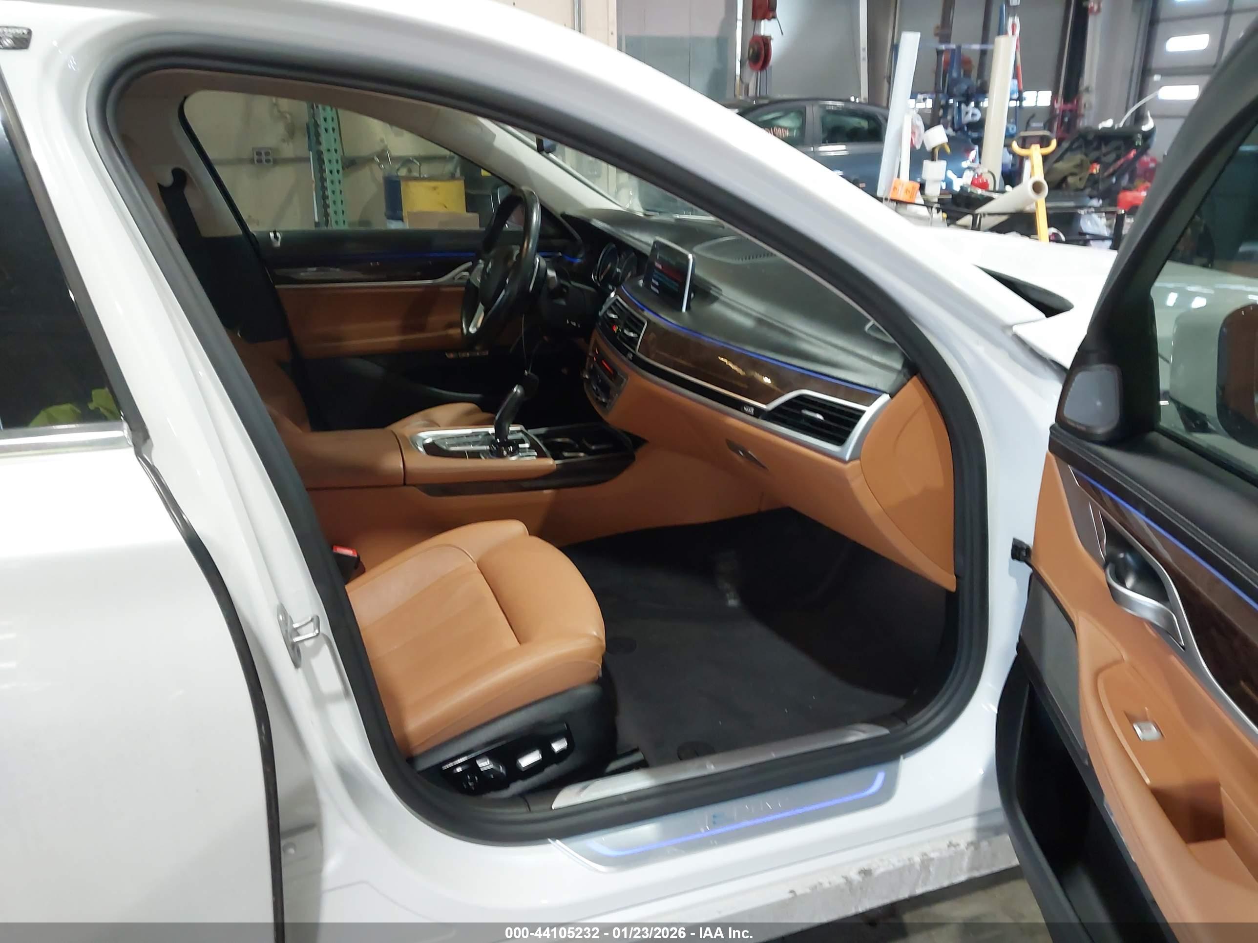 BMW 740E image 5
