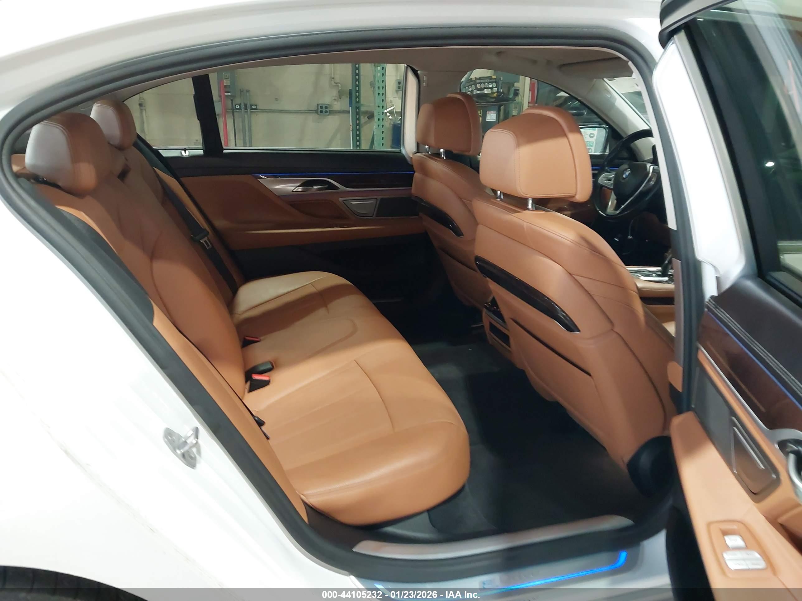 BMW 740E image 8