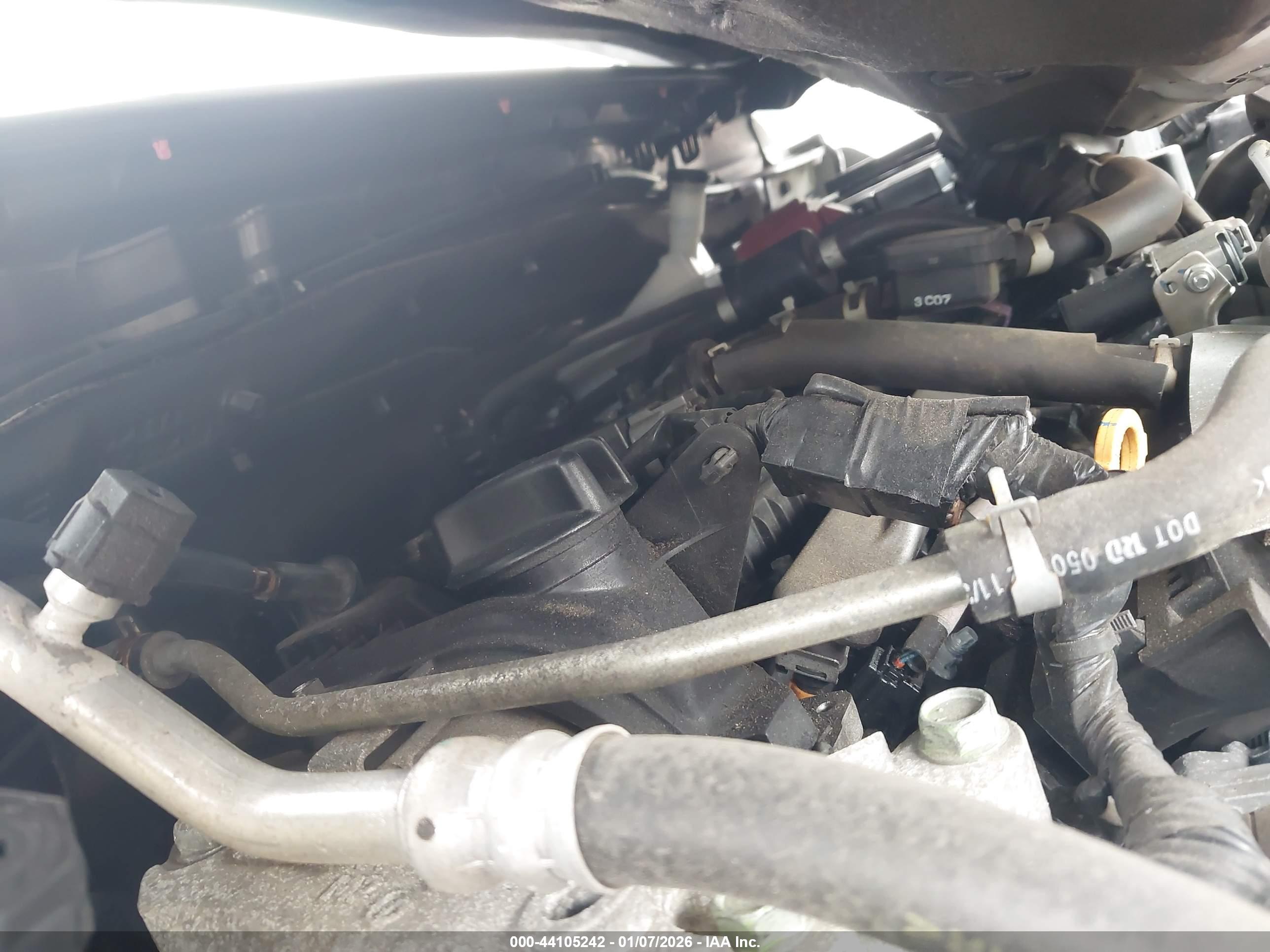 NISSAN VERSA image 10
