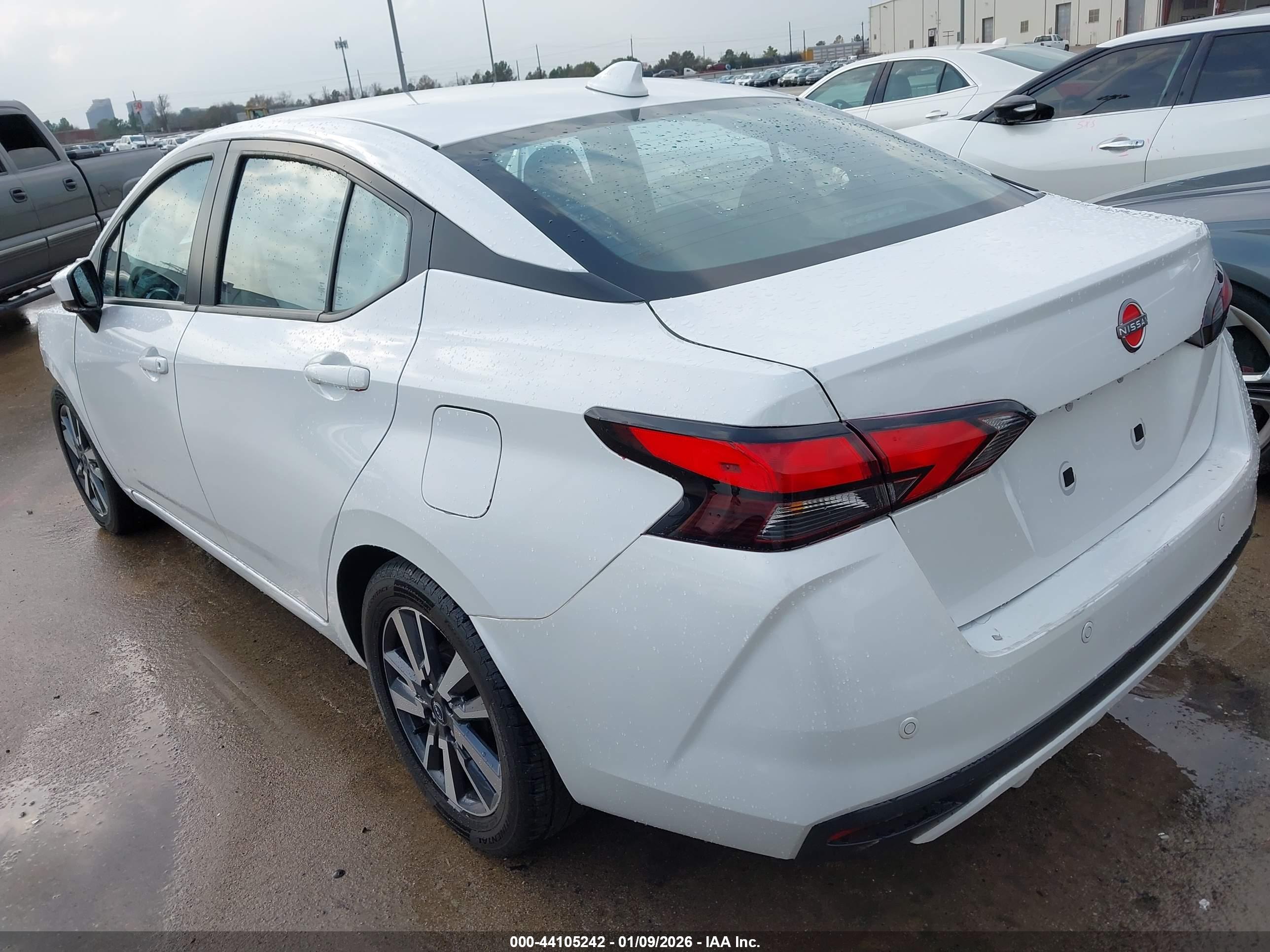 NISSAN VERSA image 3