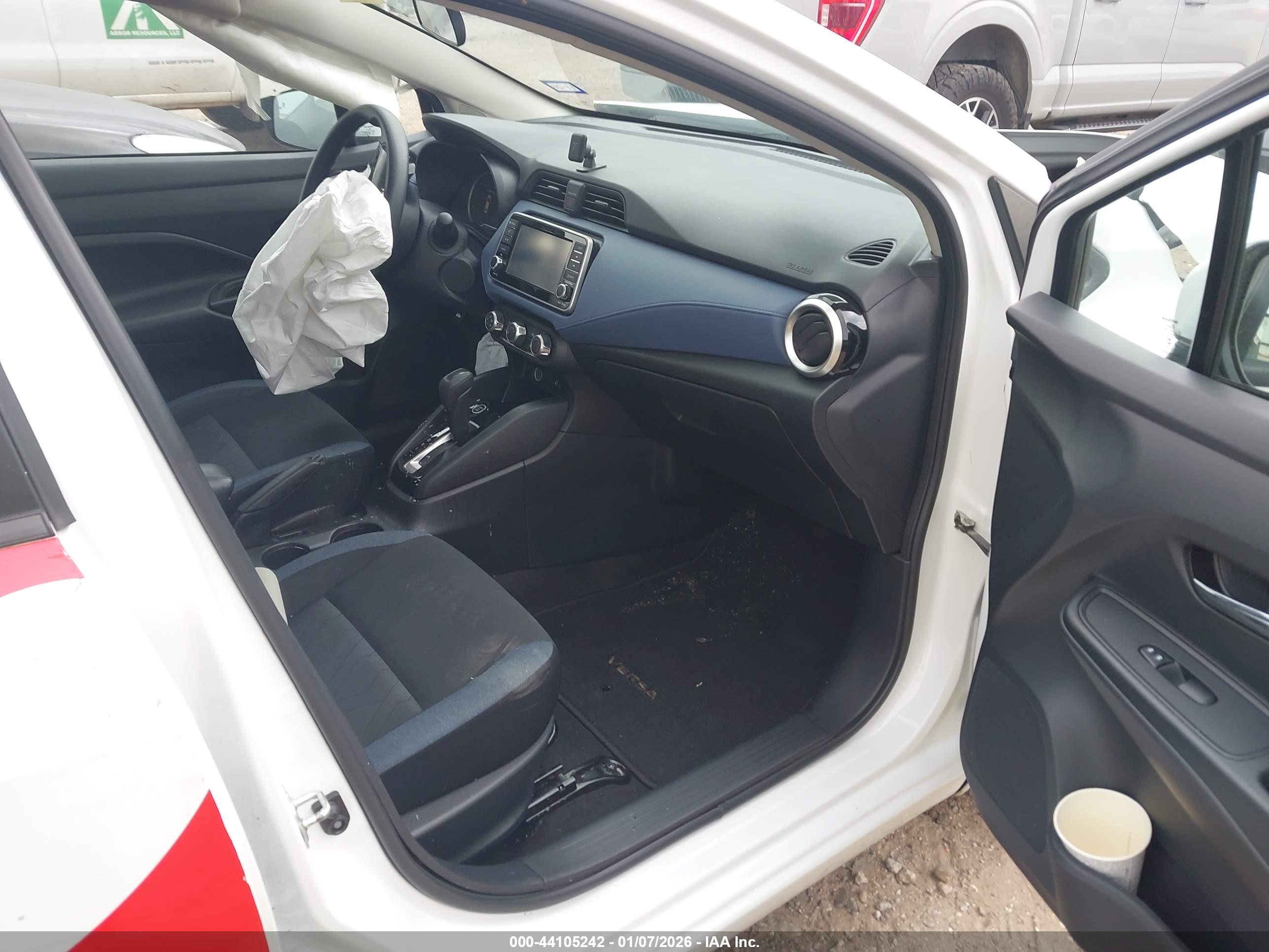 NISSAN VERSA image 5