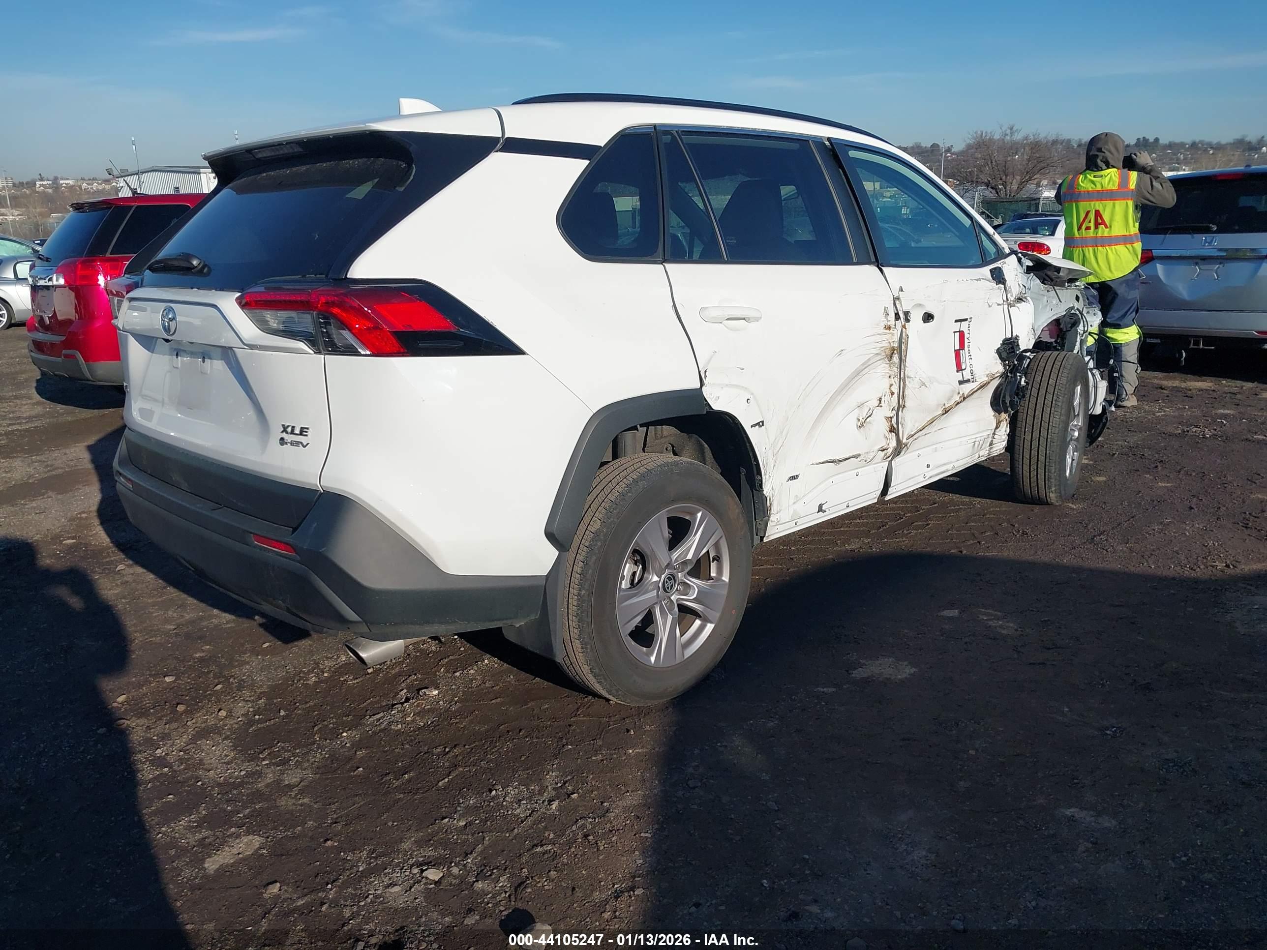 TOYOTA RAV4 image 4