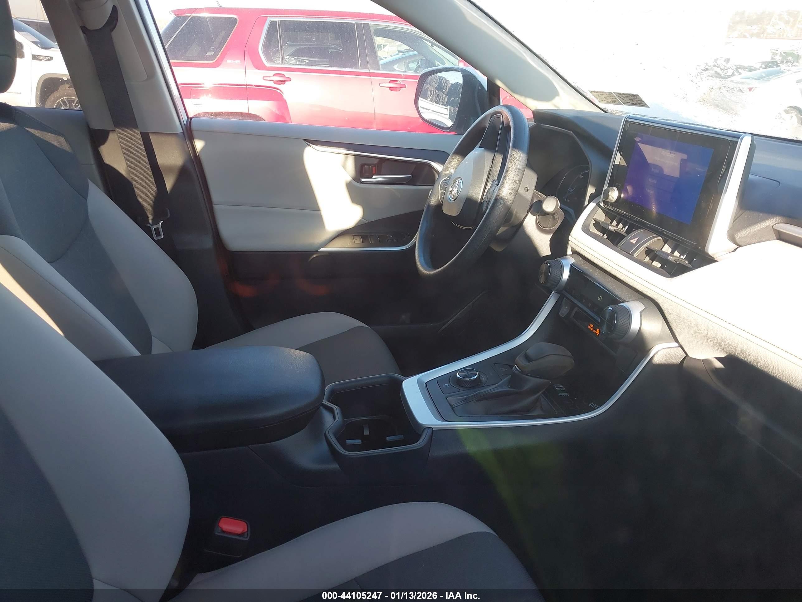 TOYOTA RAV4 image 5